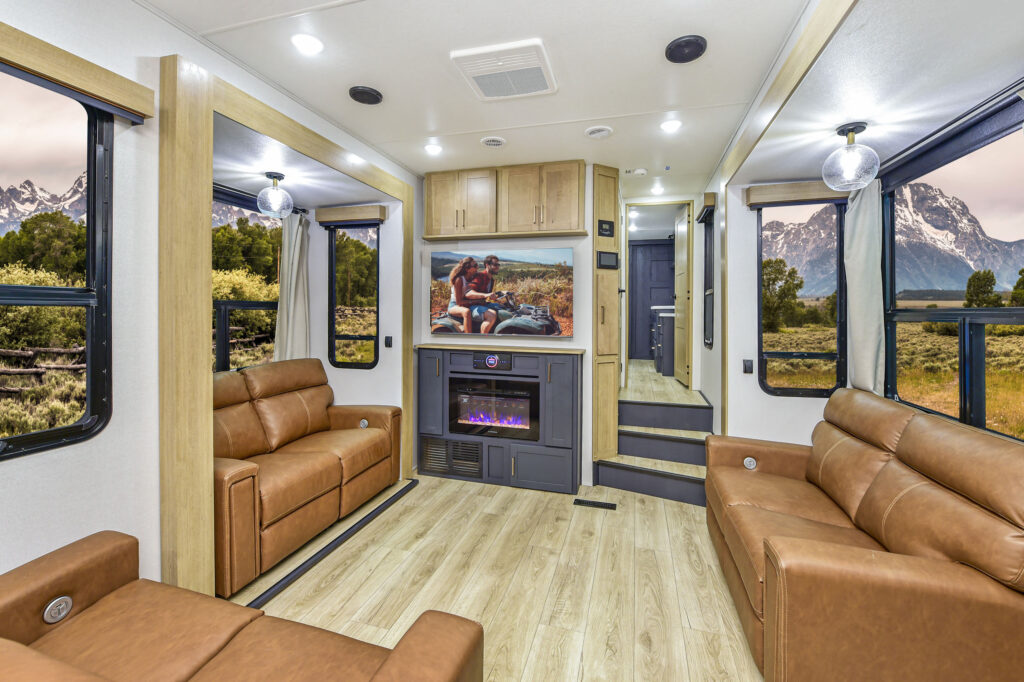 Cyclone 4006 Toy Hauler Get A Virtual Tour Heartland Rvs