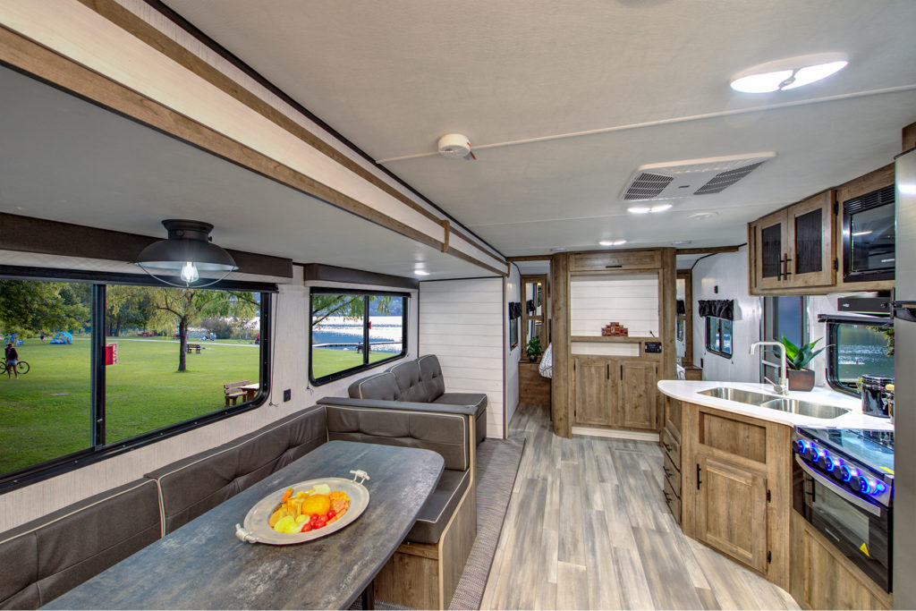 who makes the pioneer travel trailer