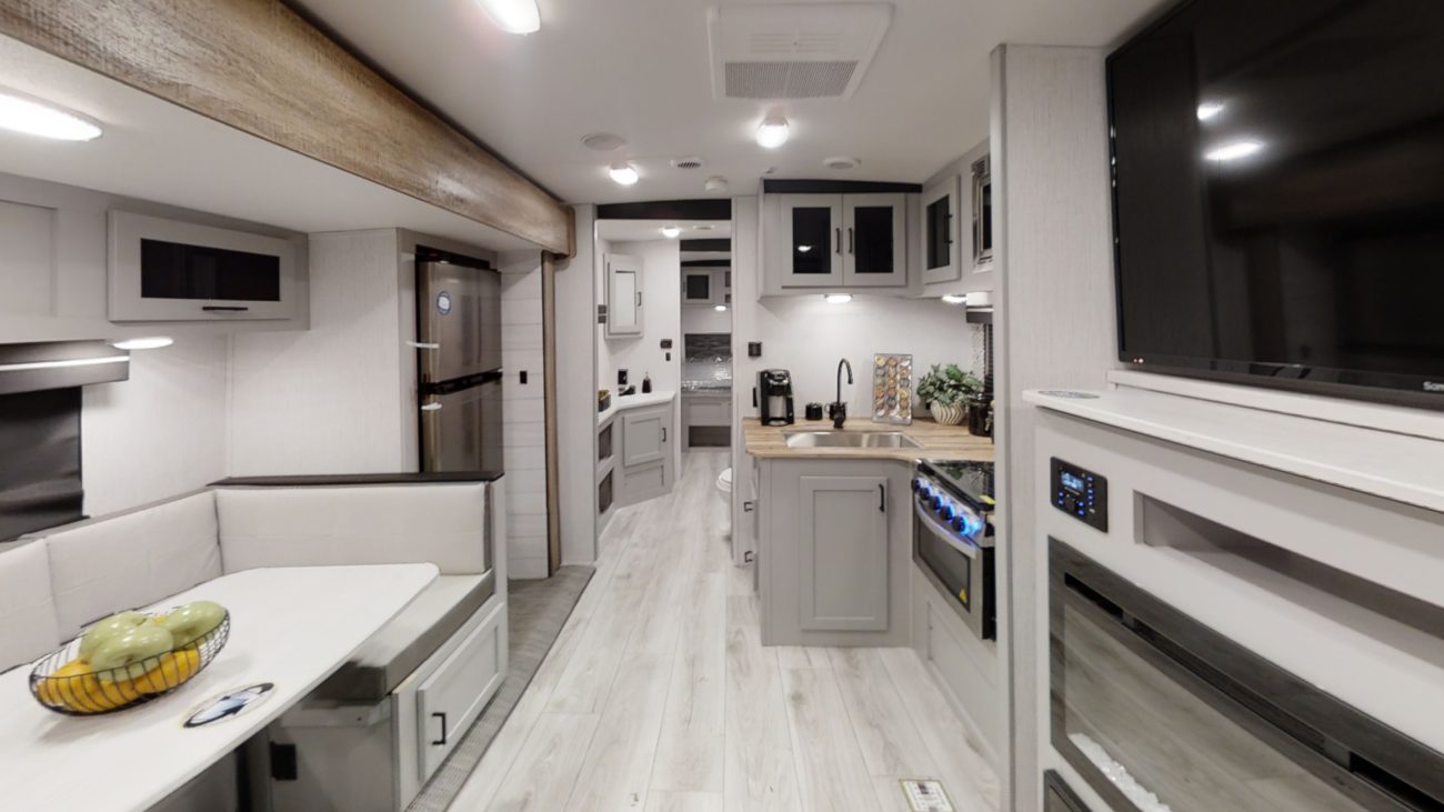 North Trail RV: Ultra-Lite Weight Travel Trailer Floor Plans