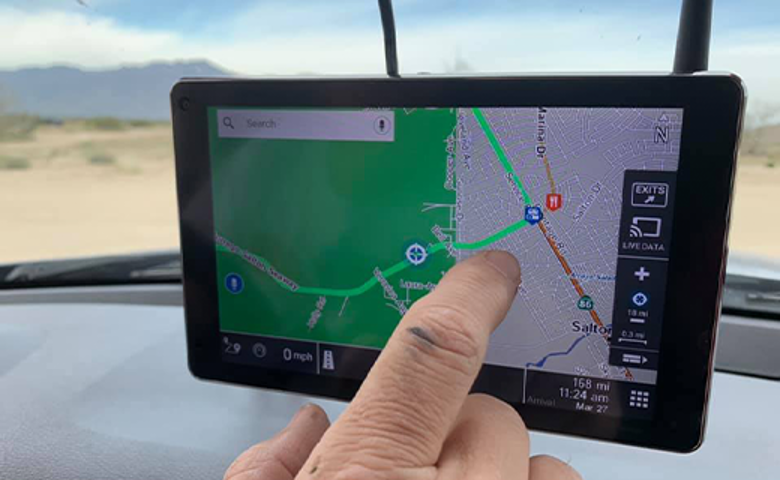 A finger tapping on the GPS unit in action. 
