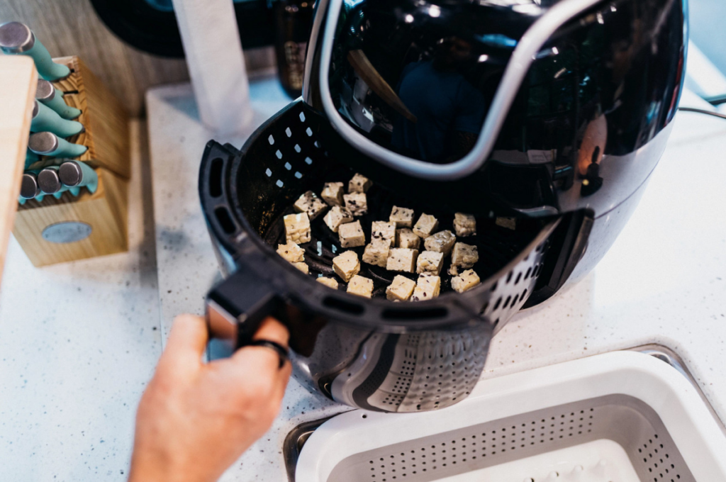 Cooking with an airfryer reduces mess and keeps meals healthy.