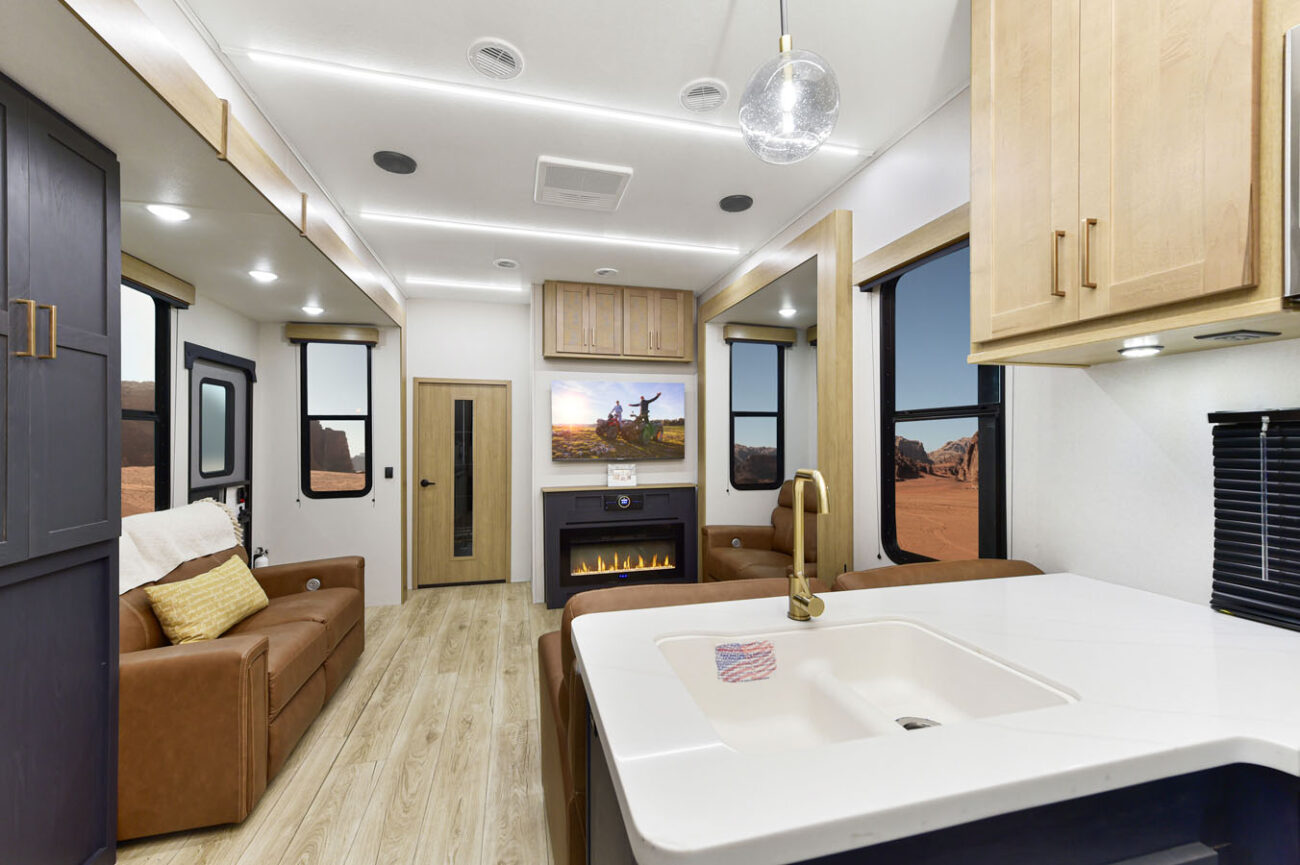 Torque Fifth Wheel Torque 424  Virtual Tour