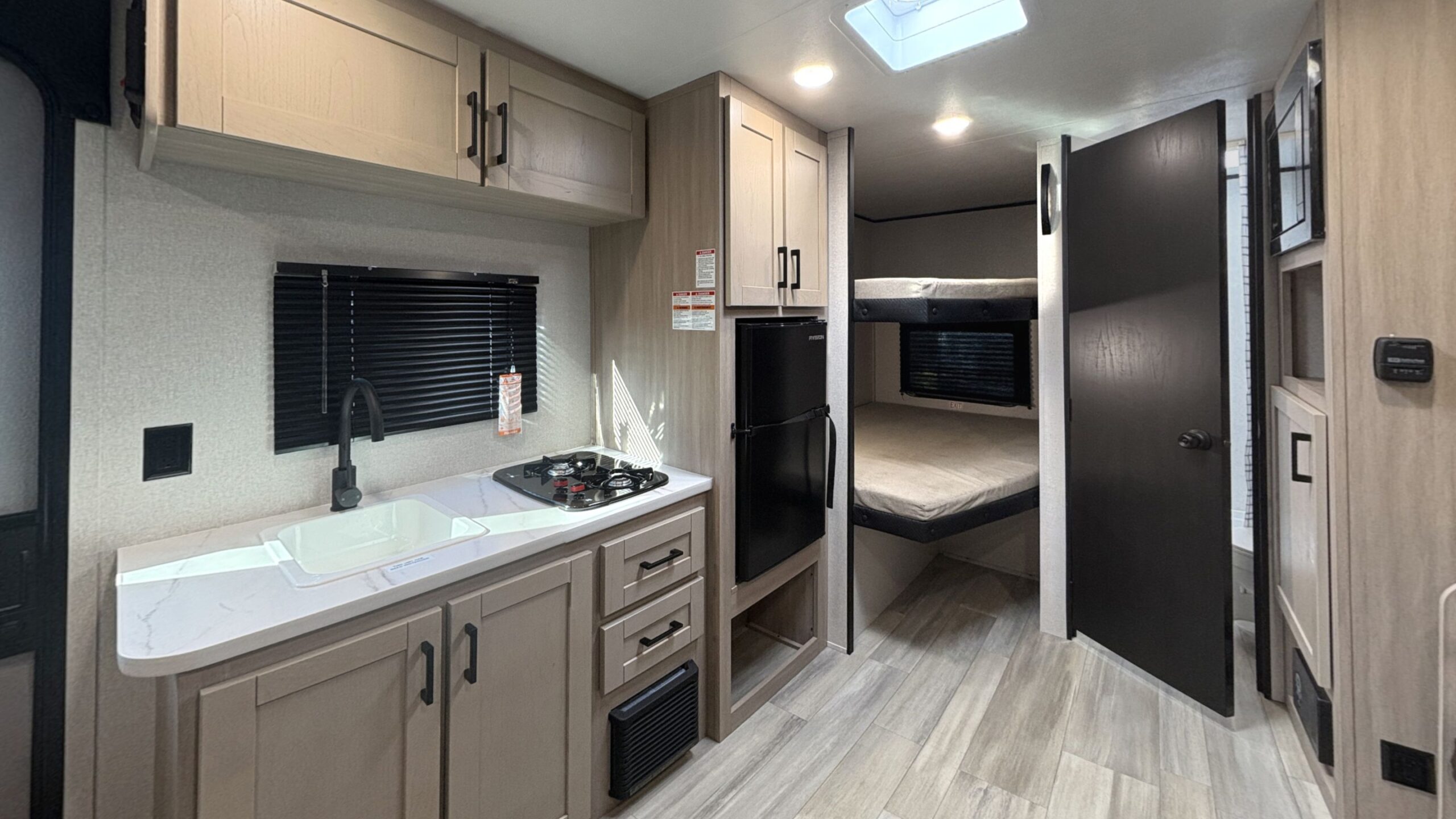 Prowler 1702DBS Virtual Tour