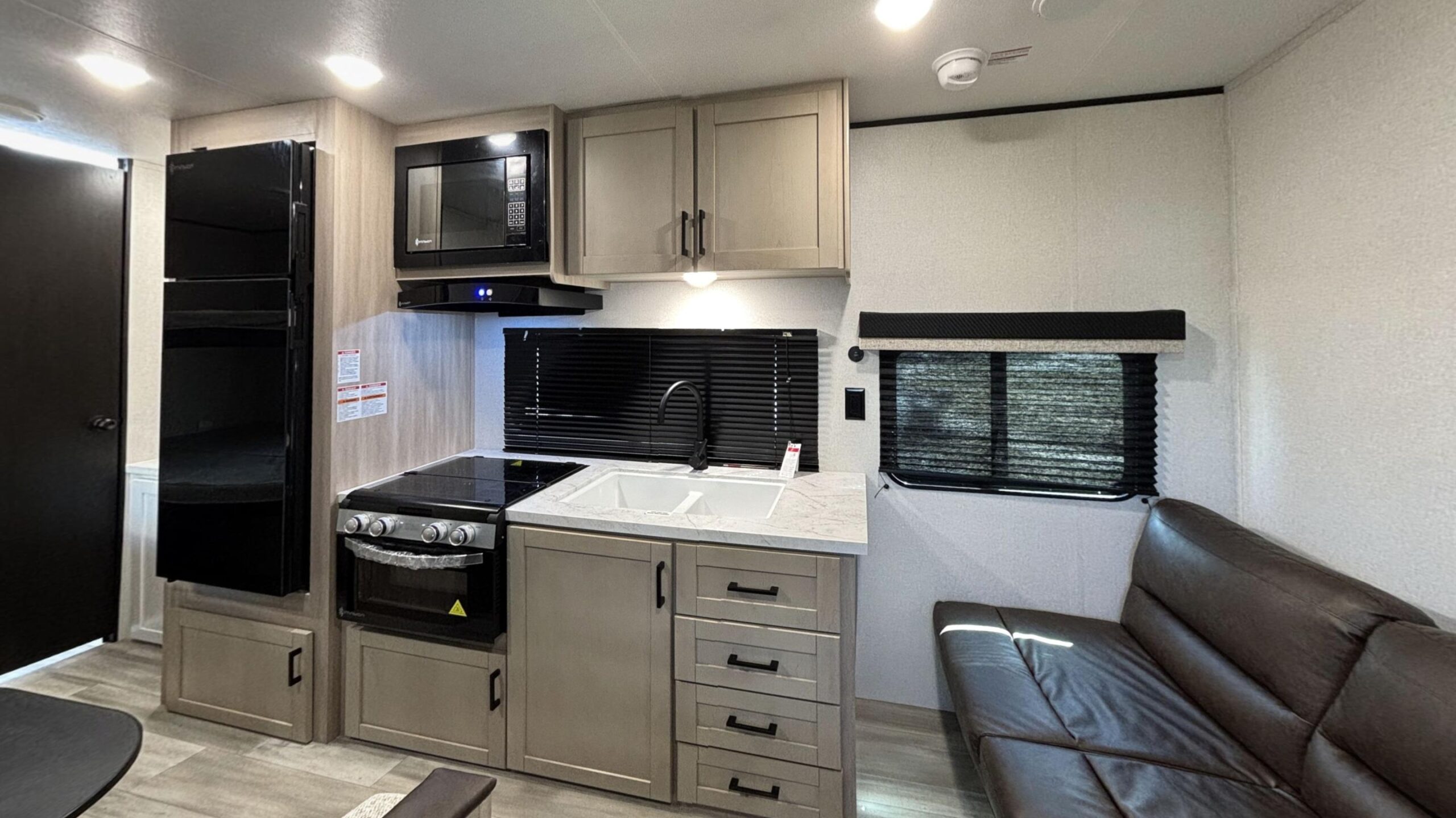 Prowler 2600BH Virtual Tour