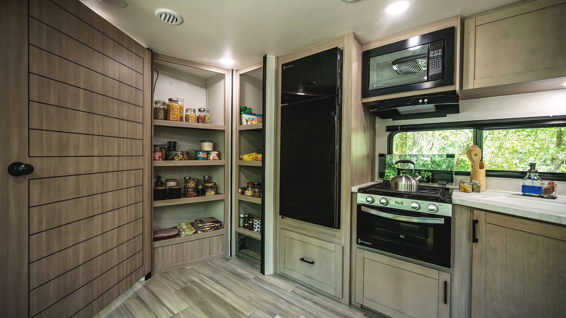 2027 Heartland Prowler 2702BHS interior photo 9