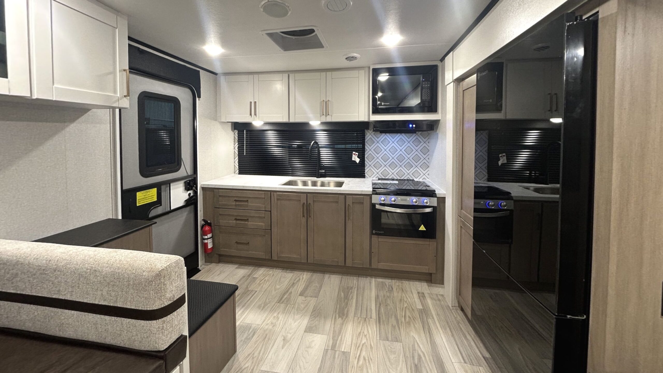 North Trail Ultra-Lite Travel Trailer 240RK Virtual Tour