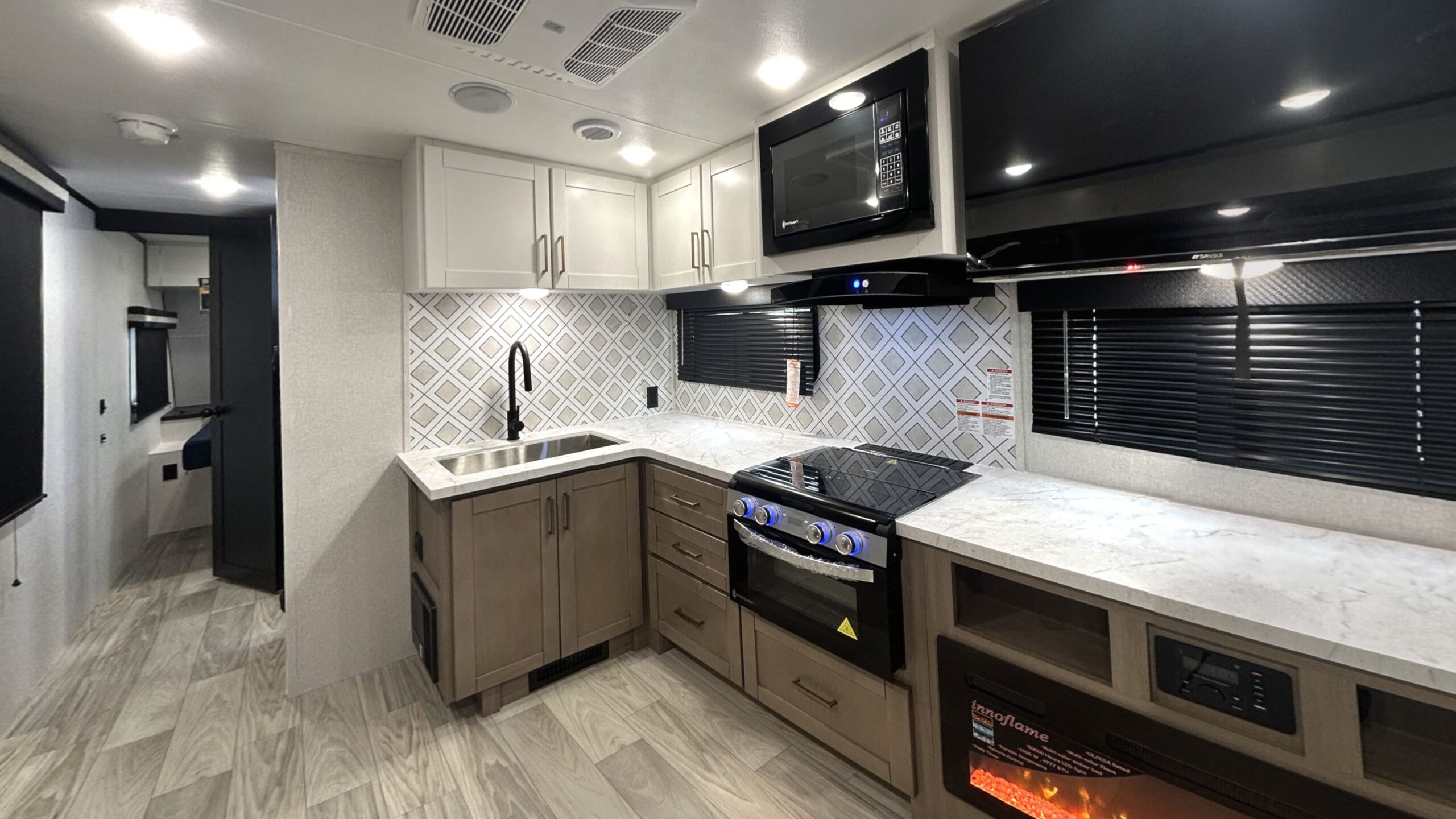 North Trail Ultra-Lite Travel Trailer 260MK Virtual Tour