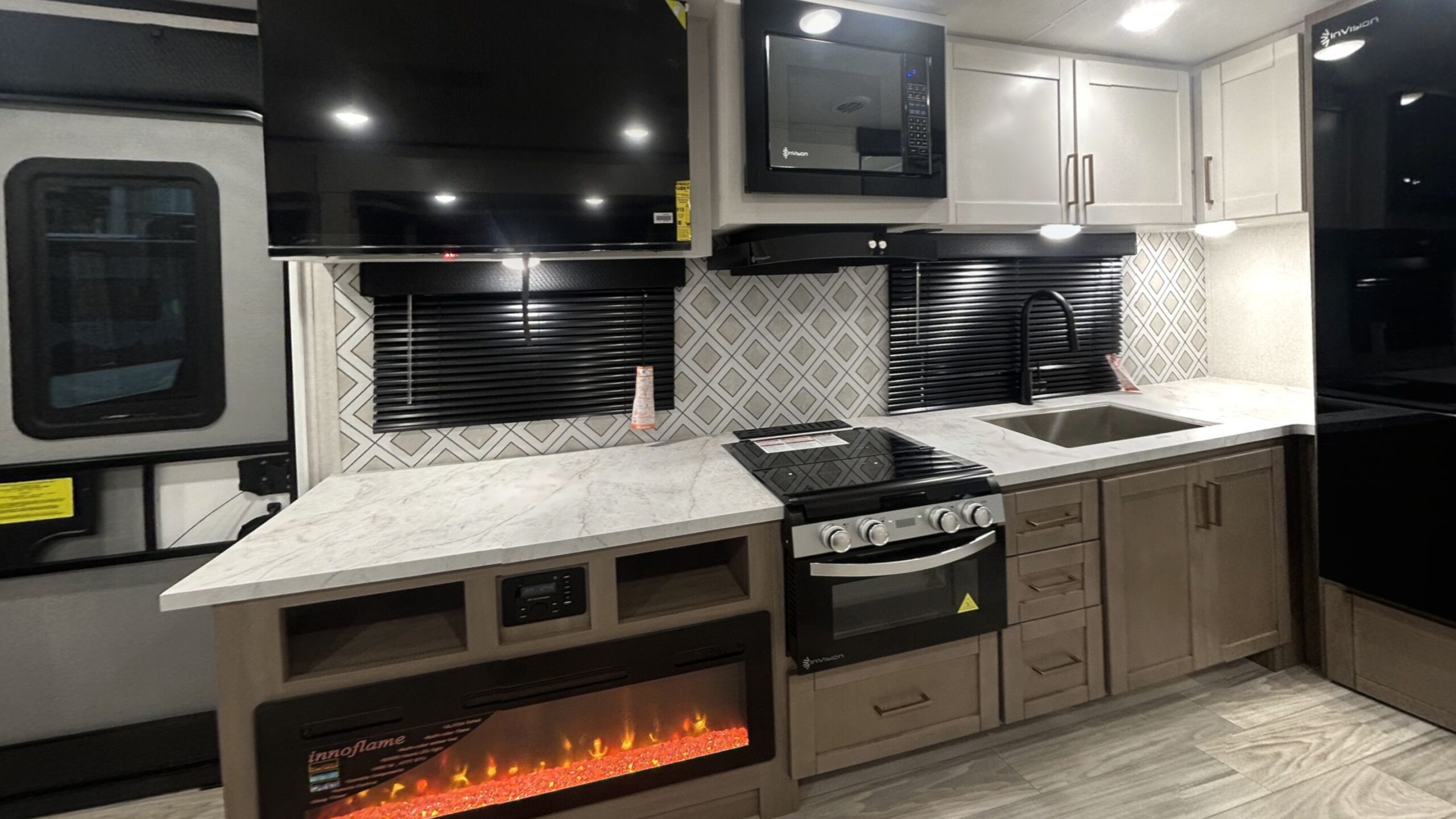 North Trail Ultra-Lite Travel Trailer 190MB Virtual Tour