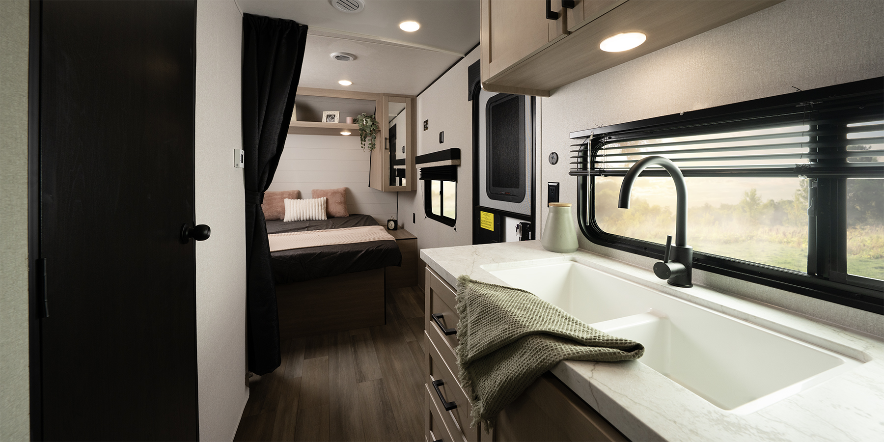 Prowler 2100QB Virtual Tour