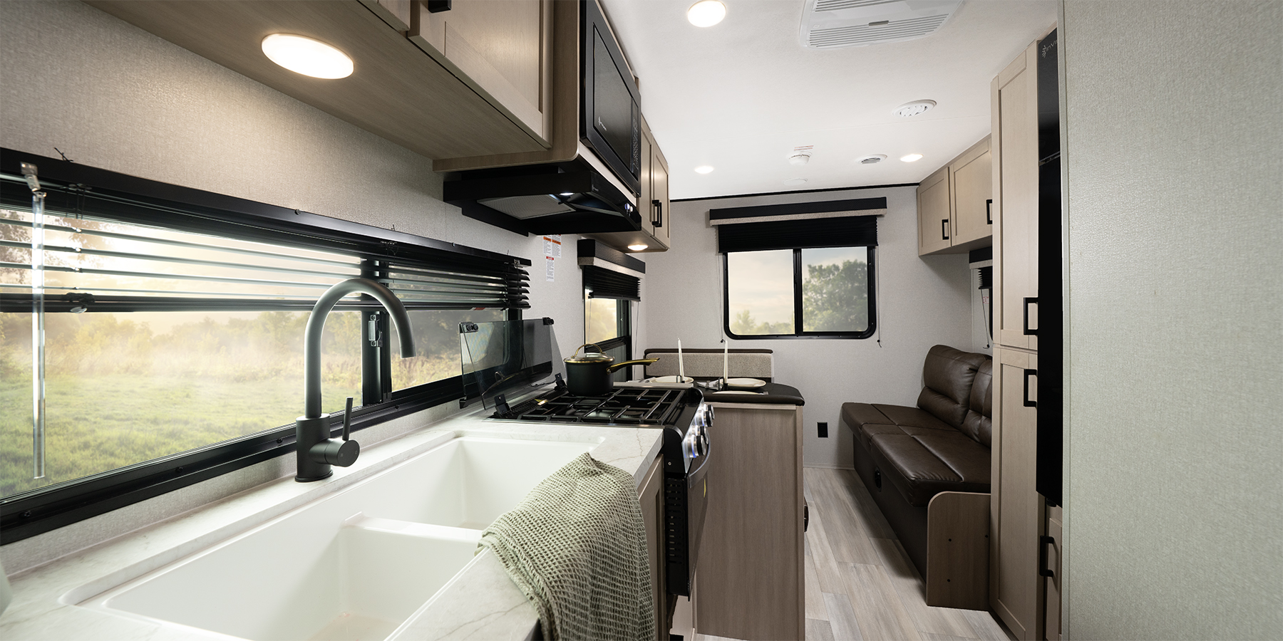 Prowler Travel Trailer 2027 2100QB – 2027- West Virtual Tour