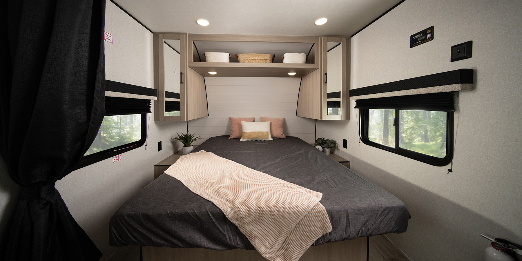 2027 Heartland Prowler 2201MDS — bed