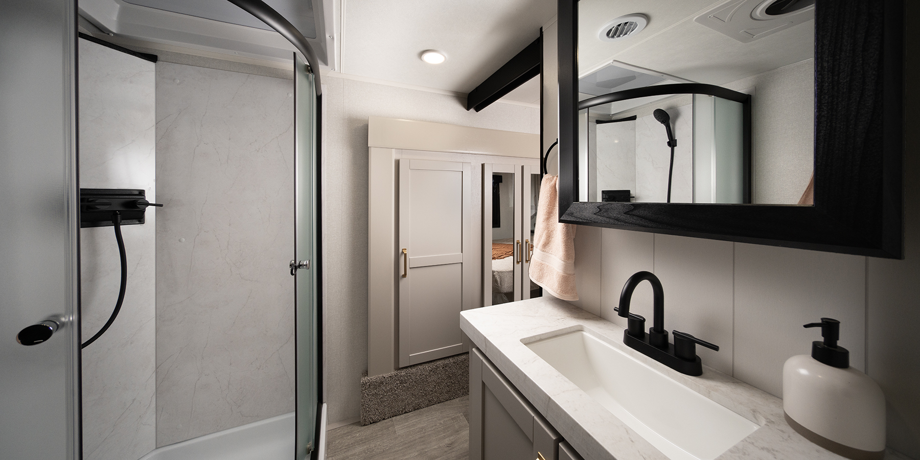 2027 Heartland Sundance 29RLCS — bath