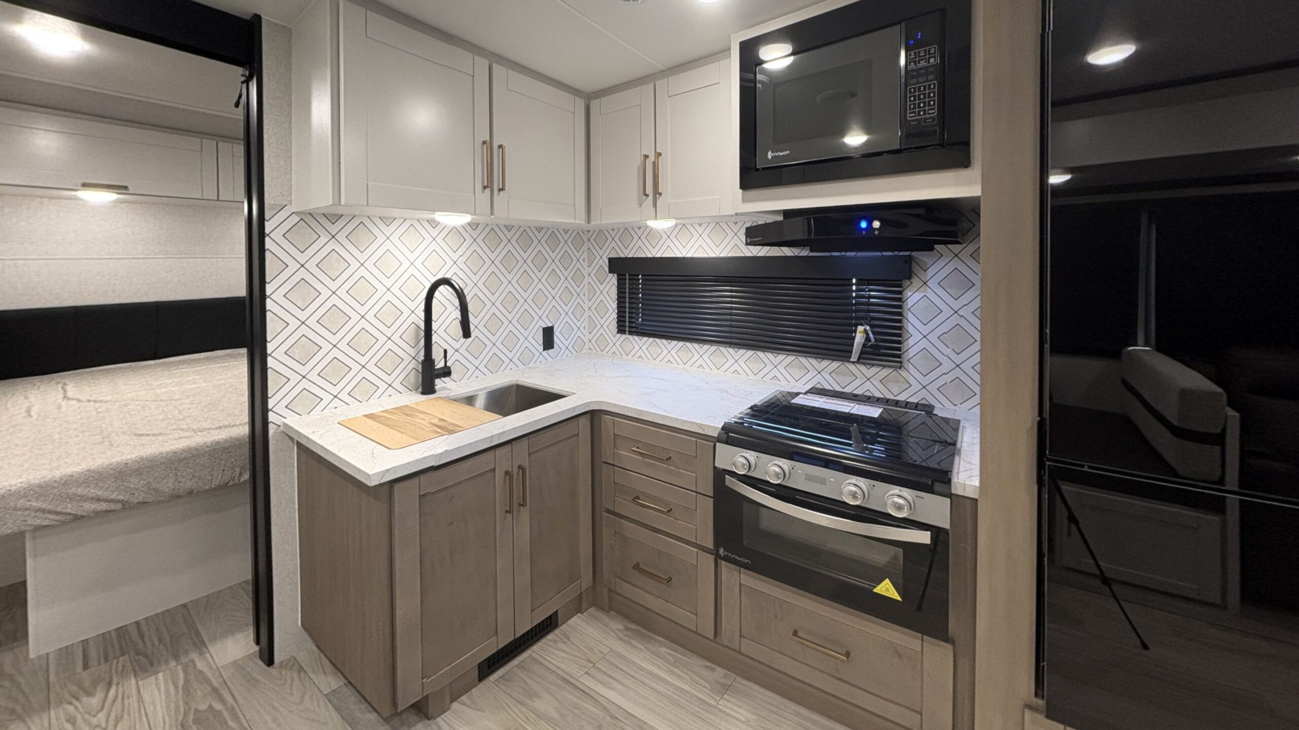 North Trail Ultra-Lite Travel Trailer 250CK Virtual Tour