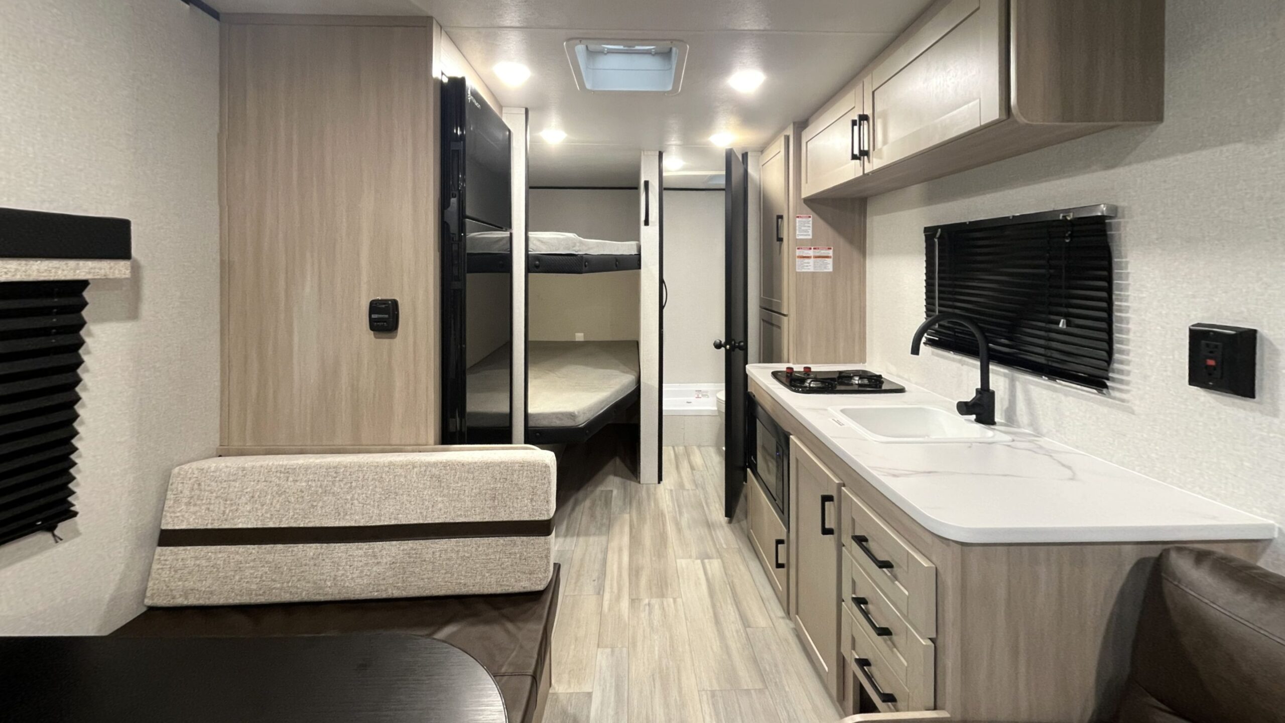Prowler 2500BH Virtual Tour