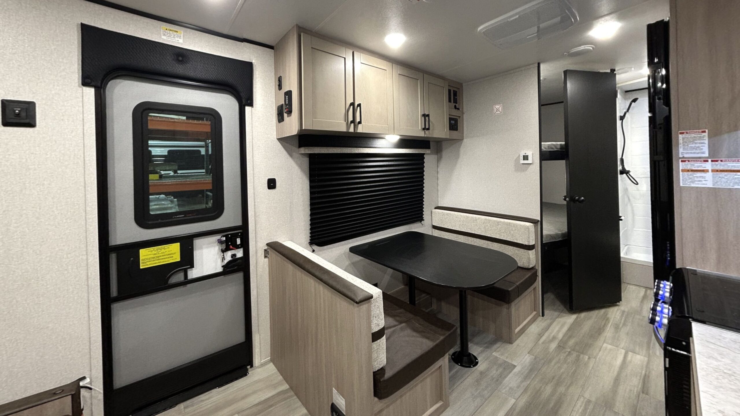 Prowler 2000MB Virtual Tour