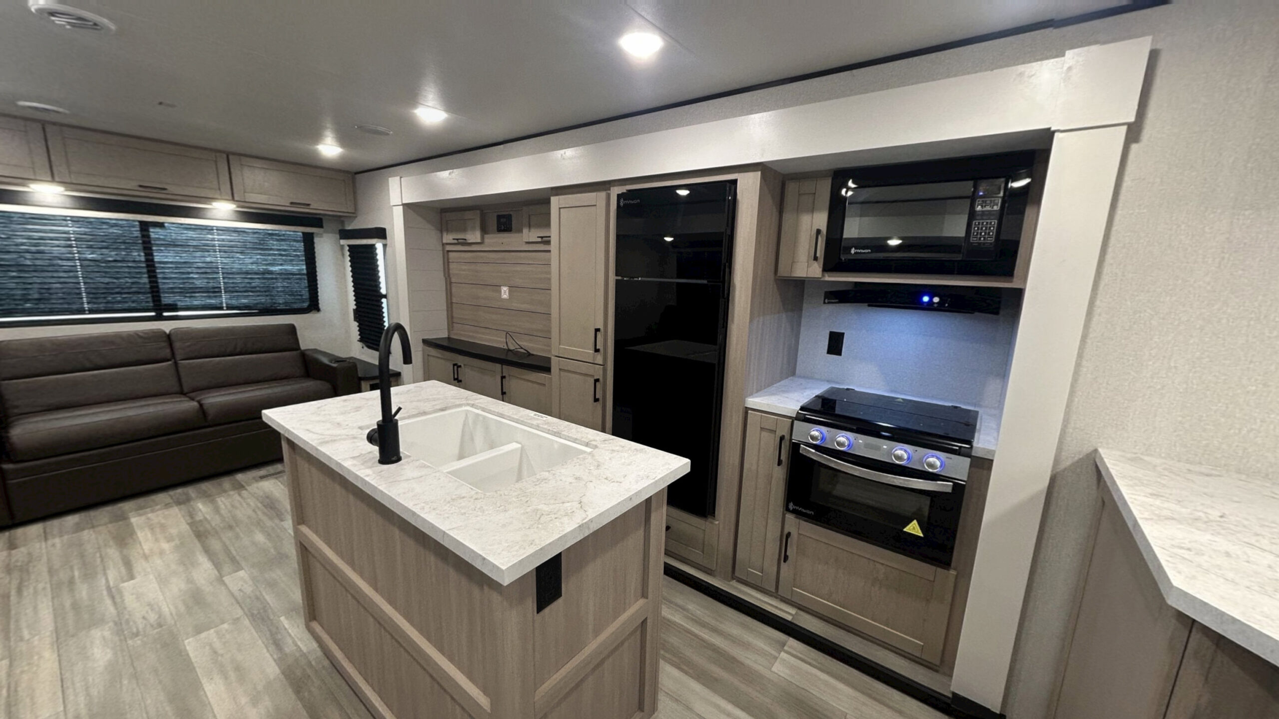 Prowler Travel Trailer 3301RLT Virtual Tour