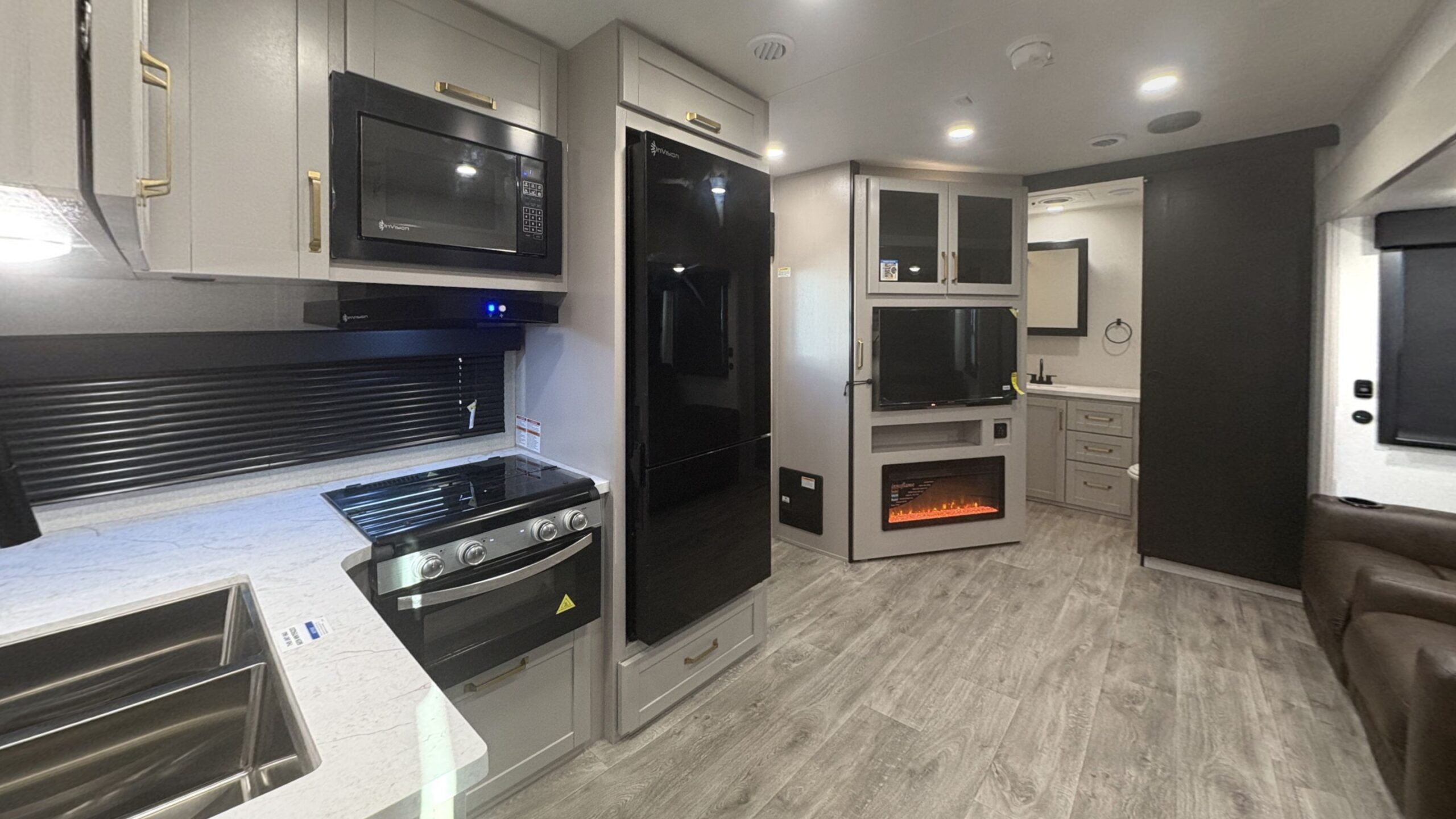 Sundance Ultra-Lite Travel Trailers 27RBSS Virtual Tour