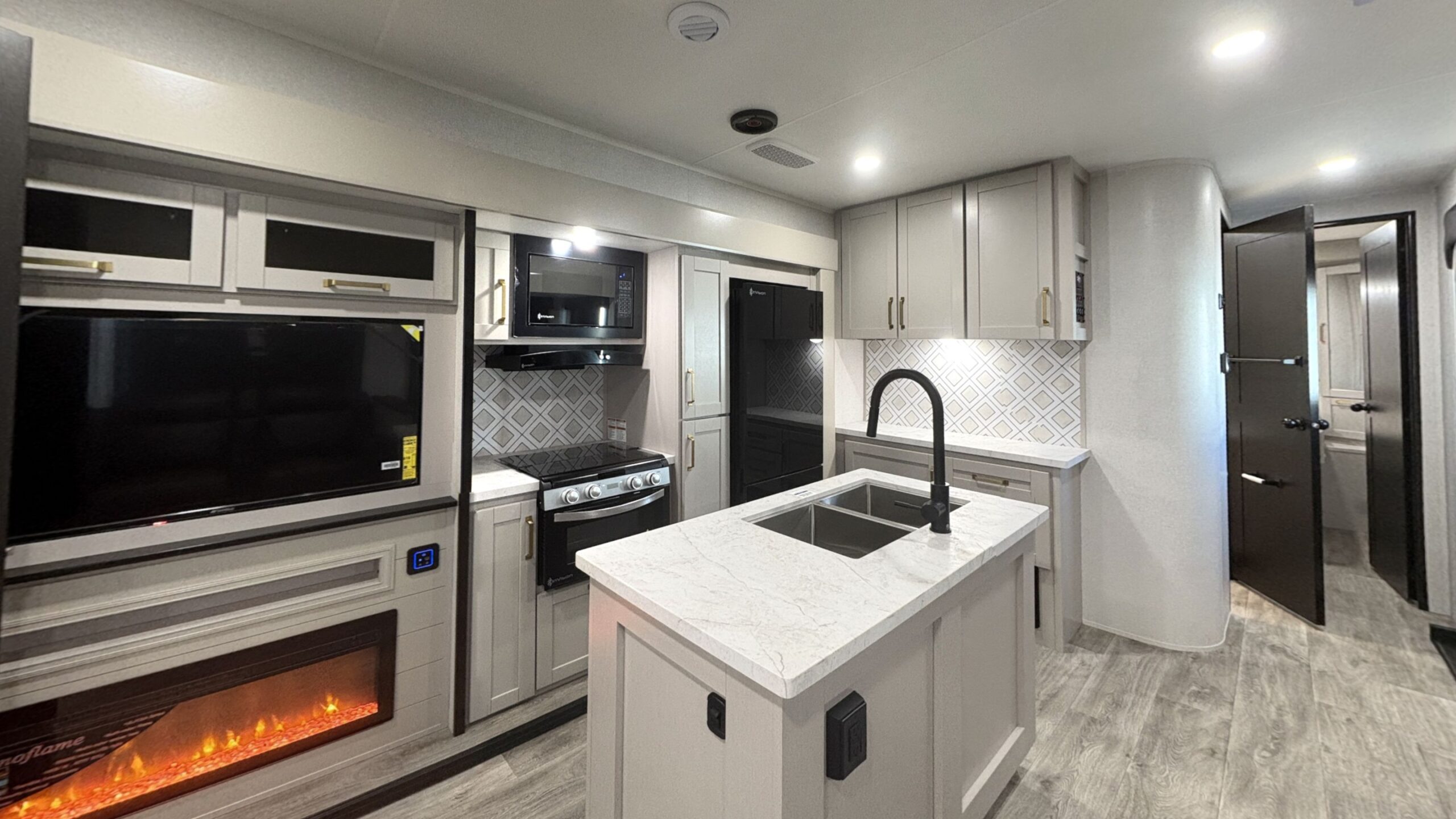 Sundance Ultra-Lite Travel Trailers 31BROK Virtual Tour