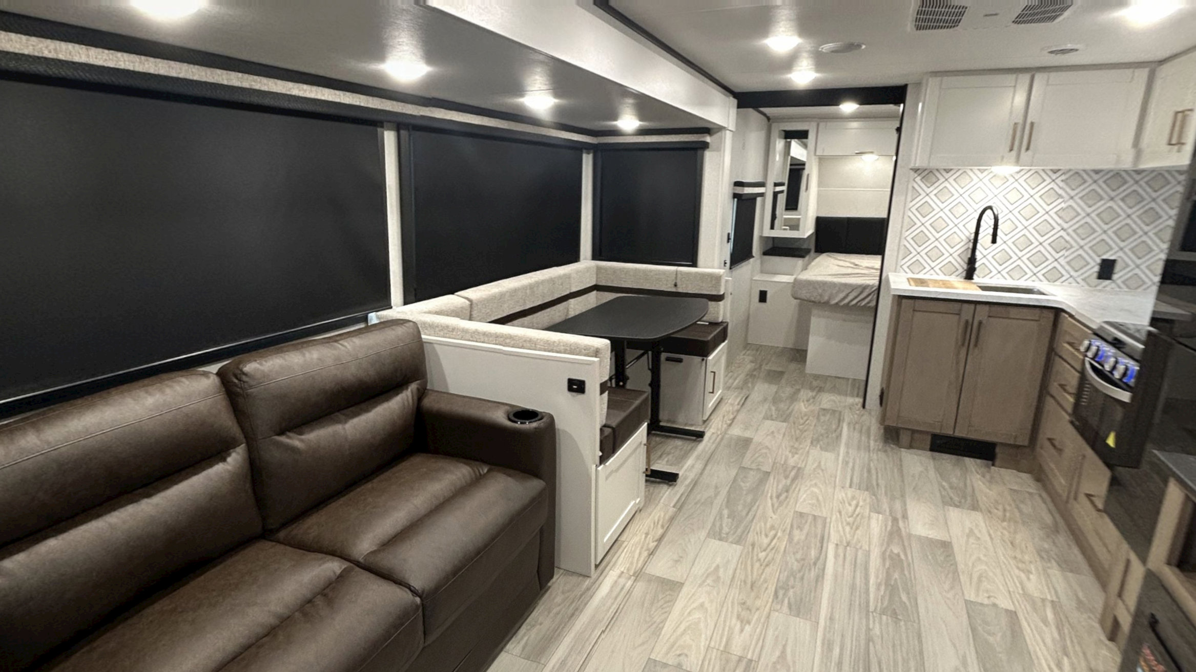 North Trail Ultra-Lite Travel Trailer 260DB Virtual Tour