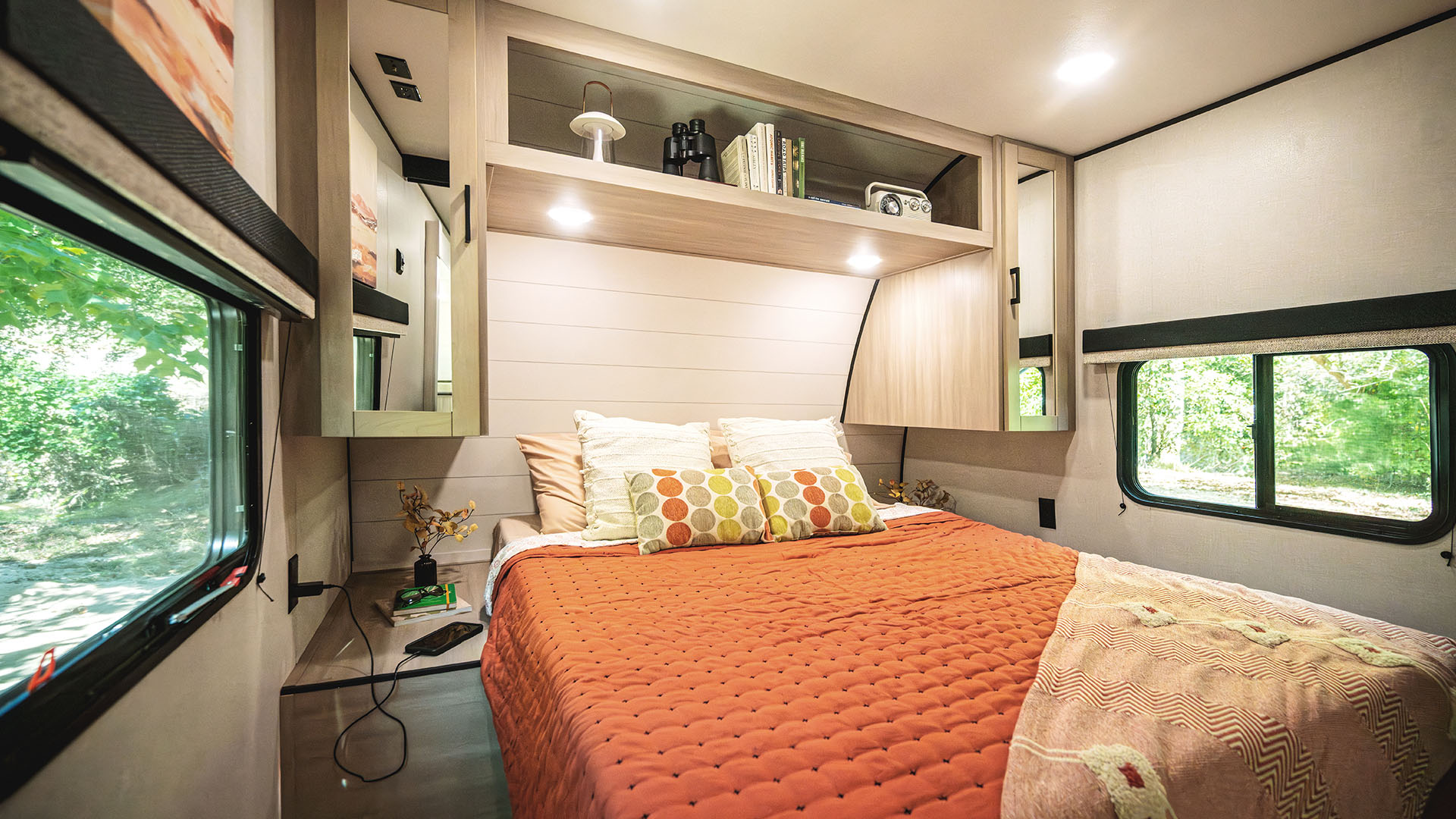 2027 Heartland Prowler 2702BHS interior photo 10