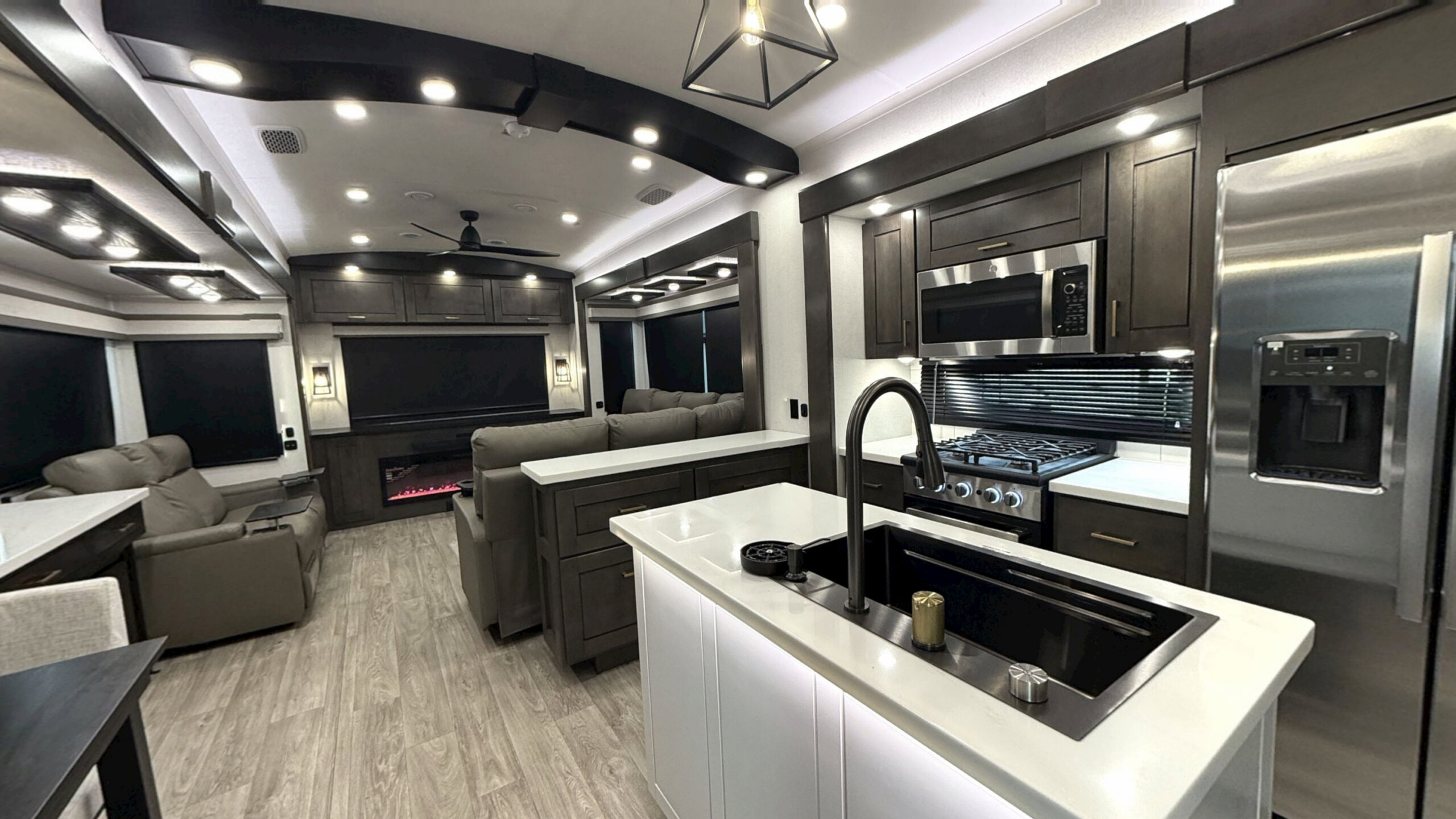 Bighorn Fifth Wheel – 2027 38RE 2027 Virtual Tour