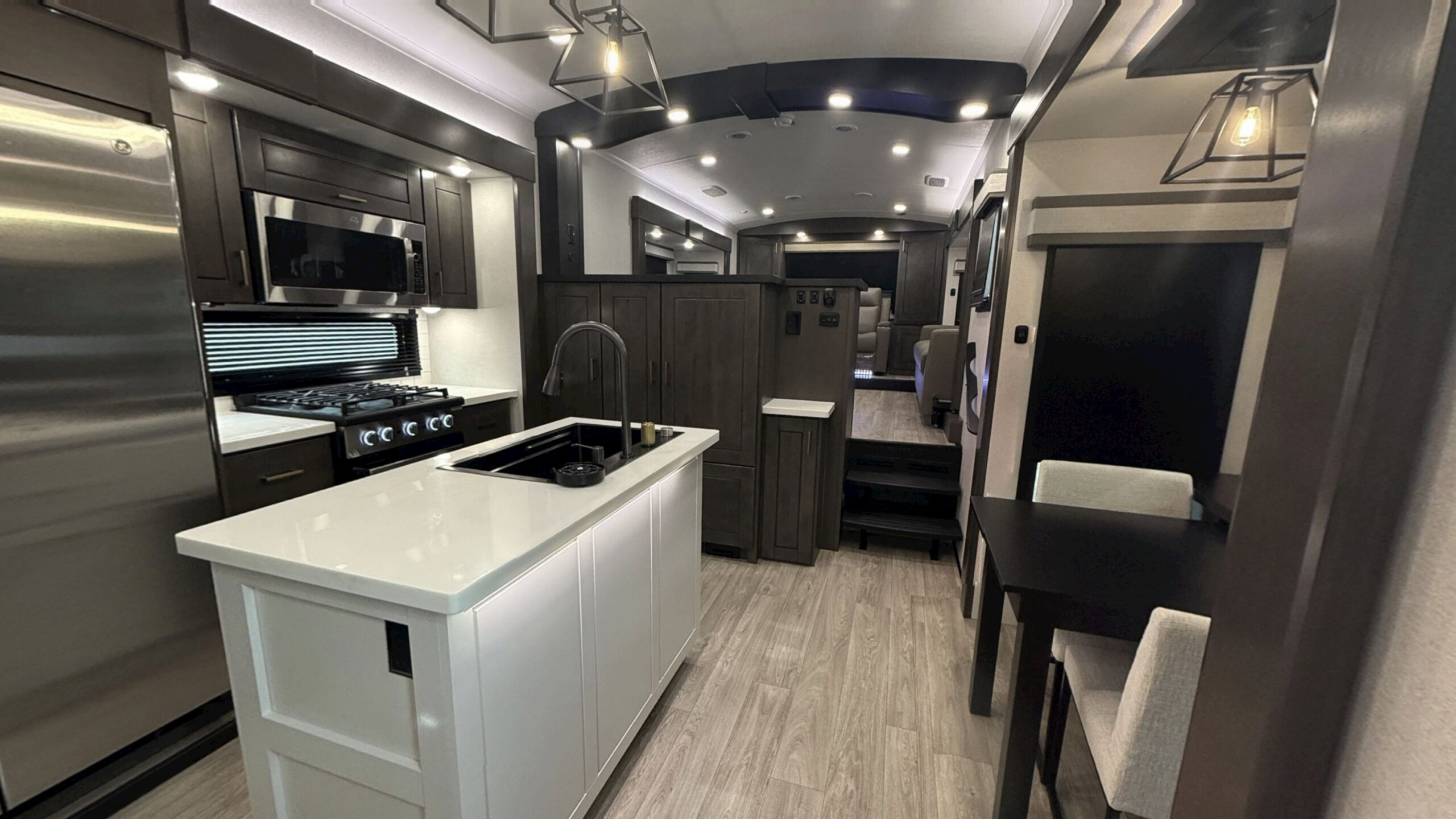 Bighorn Fifth Wheel – 2027 39FL 2027 Virtual Tour