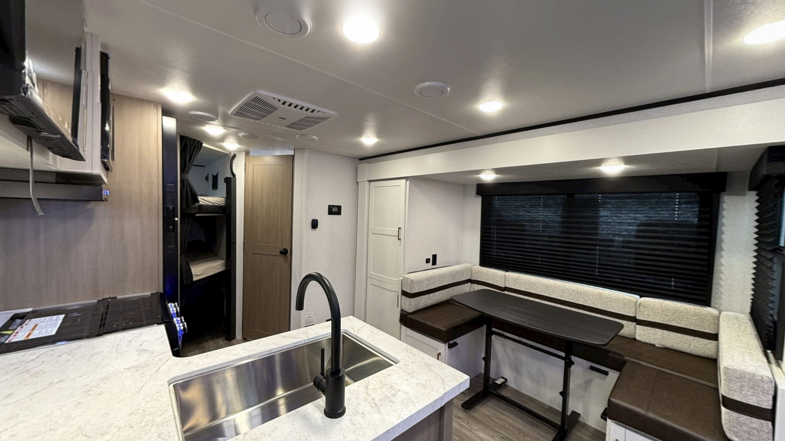 North Trail Ultra-Lite Travel Trailer 2027 220MB-2027 Virtual Tour