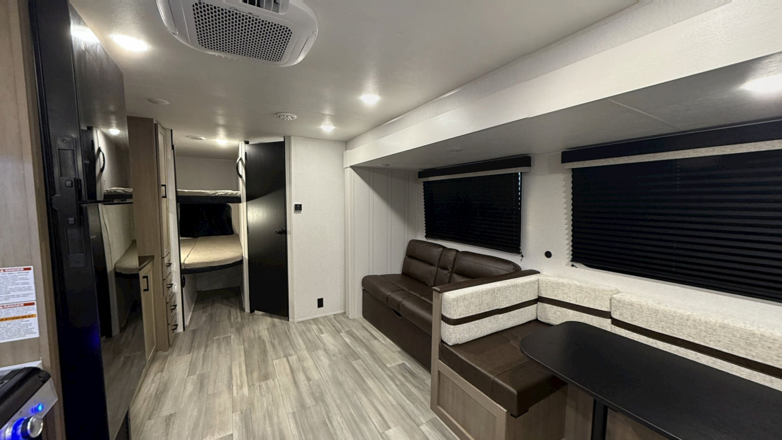 Prowler Travel Trailer 2027 2802BHS – 2027 – East Virtual Tour