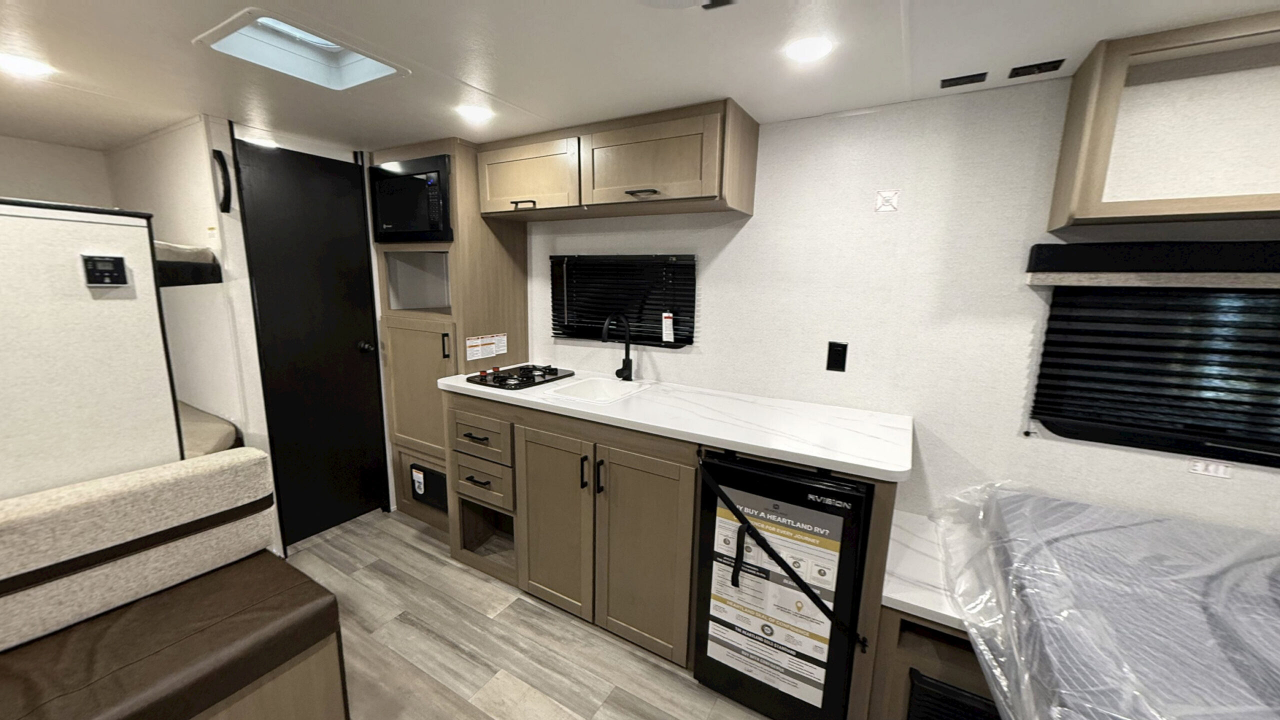 Prowler Travel Trailer 2027 1700DB-2027 – West Virtual Tour