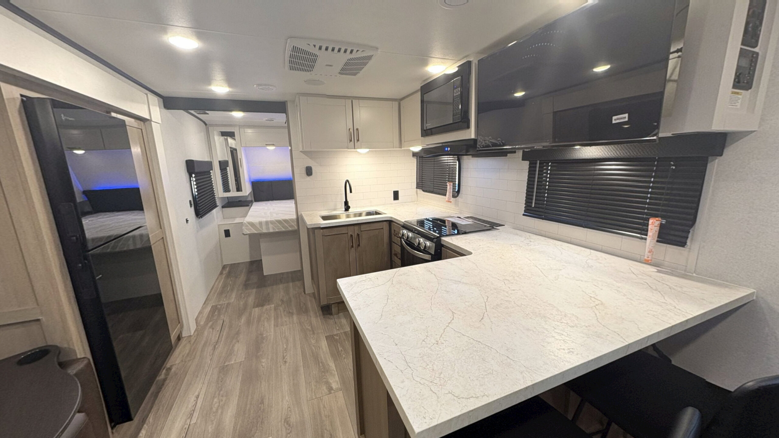 North Trail Ultra-Lite Travel Trailer 2027 230UK – 2027 Virtual Tour