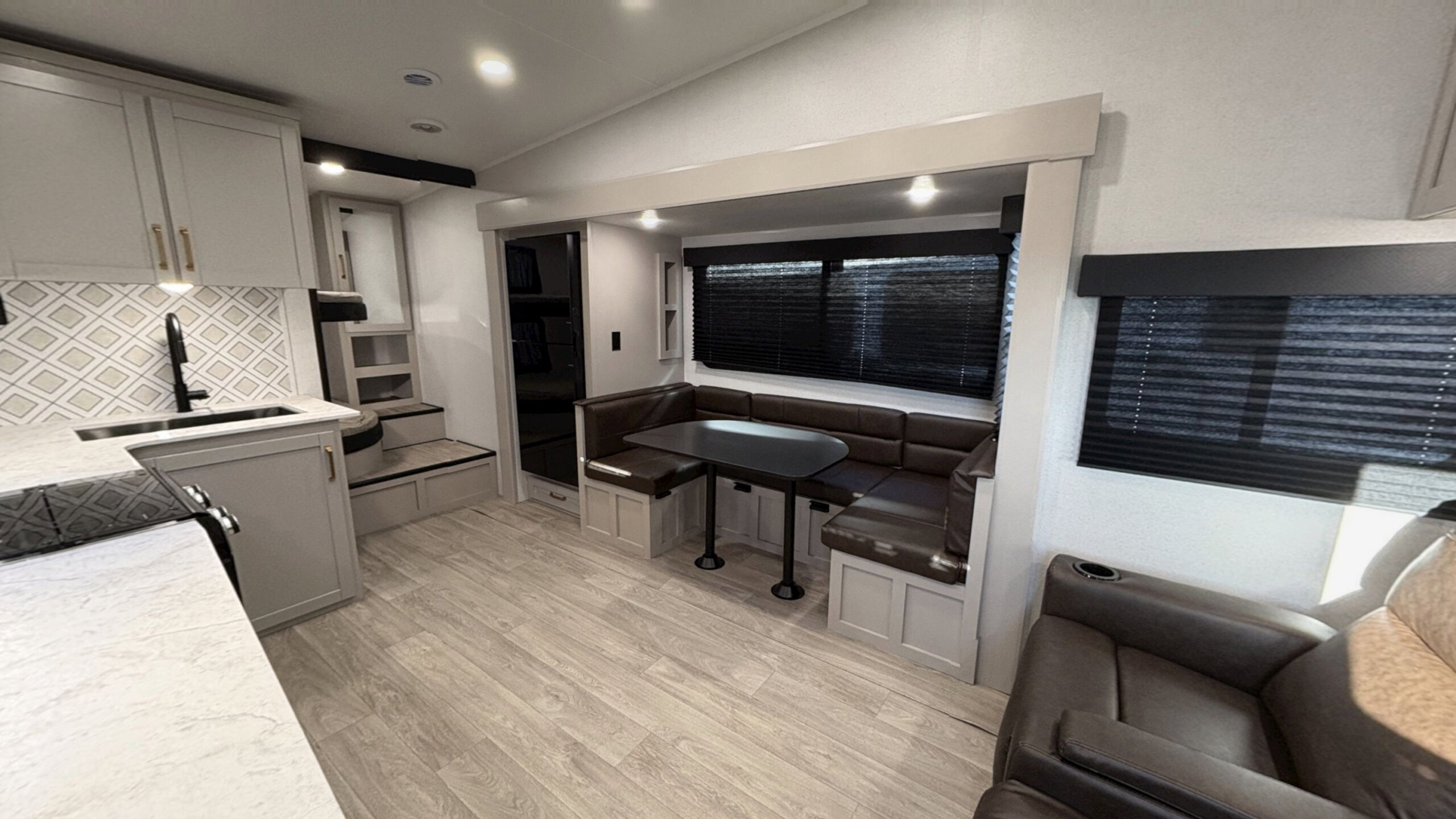 Sundance Fifth Wheel 2027 28DB 2027 Virtual Tour