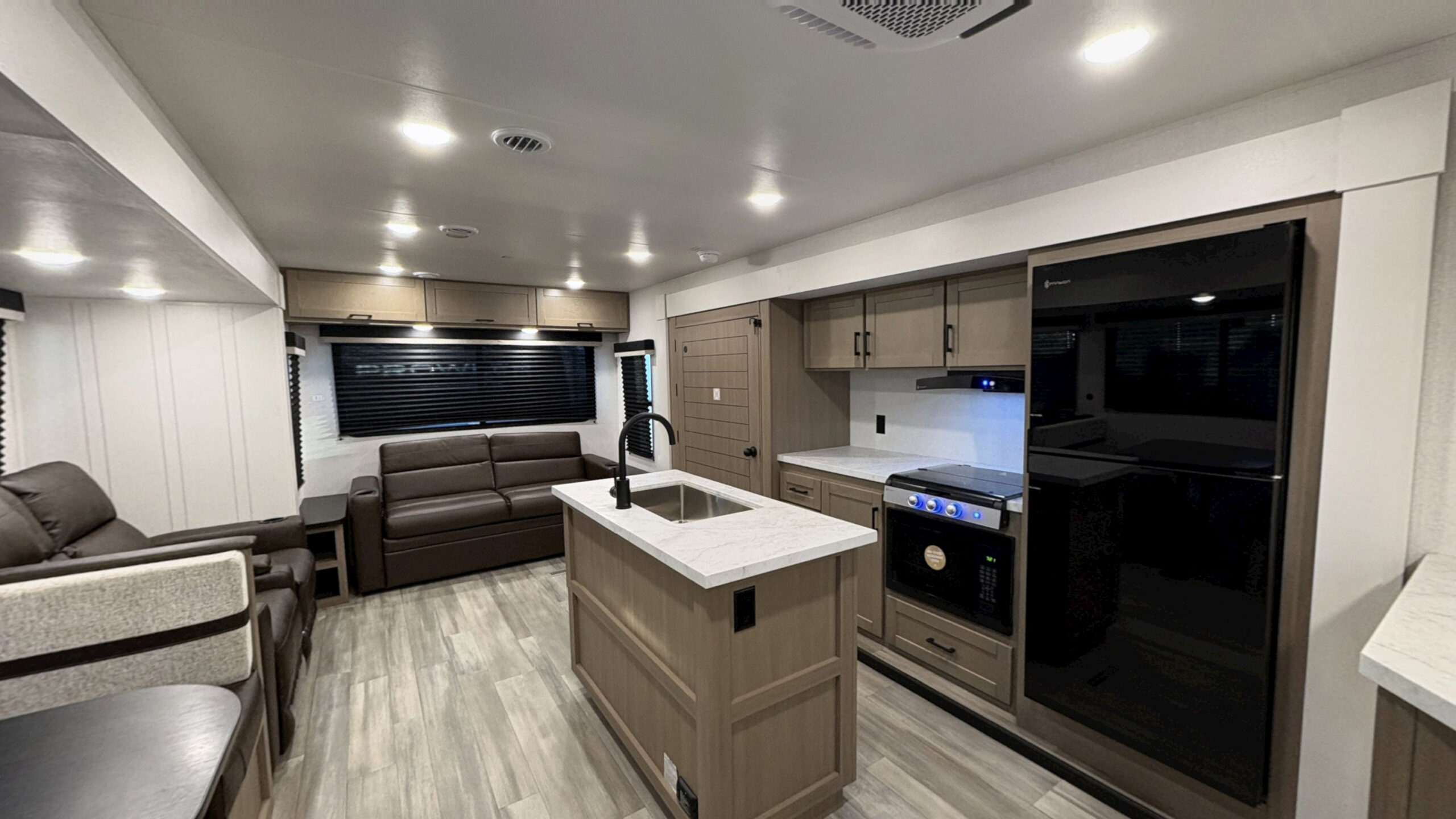 Prowler Travel Trailer 2027 2801RLD -2027 Virtual Tour
