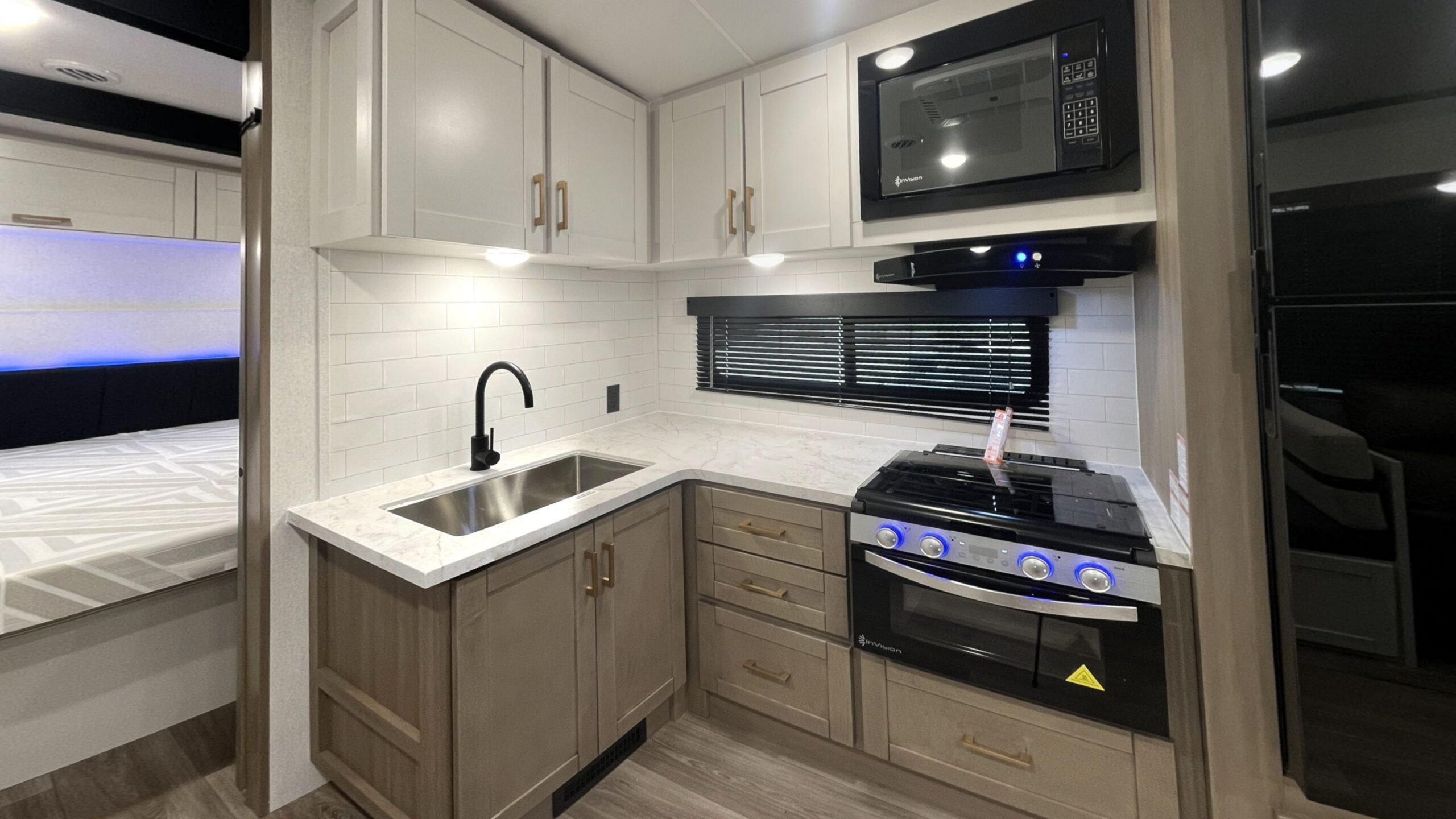 North Trail Ultra-Lite Travel Trailer 2027 250CK – 2027 Virtual Tour