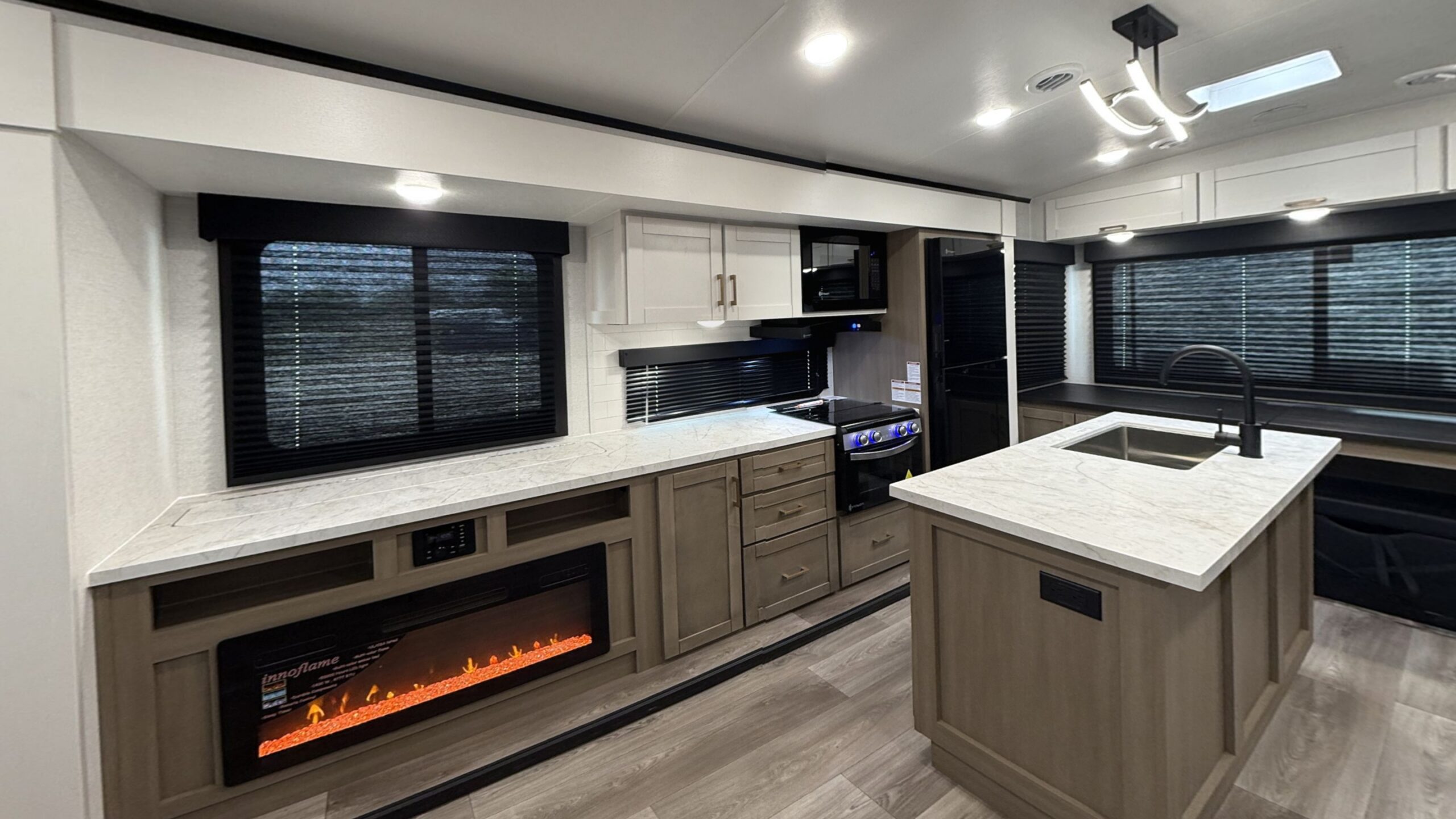 North Trail Ultra-Lite Travel Trailer 2027 270CK – 2027 Virtual Tour
