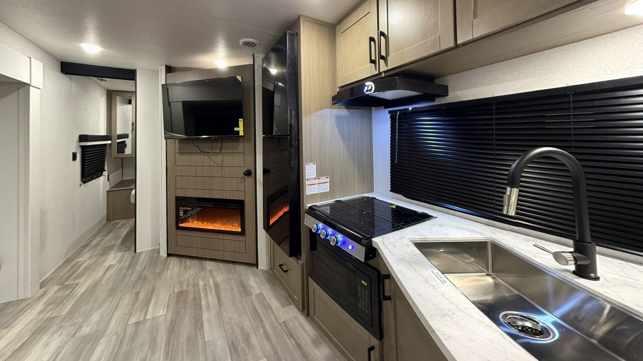 Prowler Travel Trailer 2027 2702BHS – 2027 – East Virtual Tour