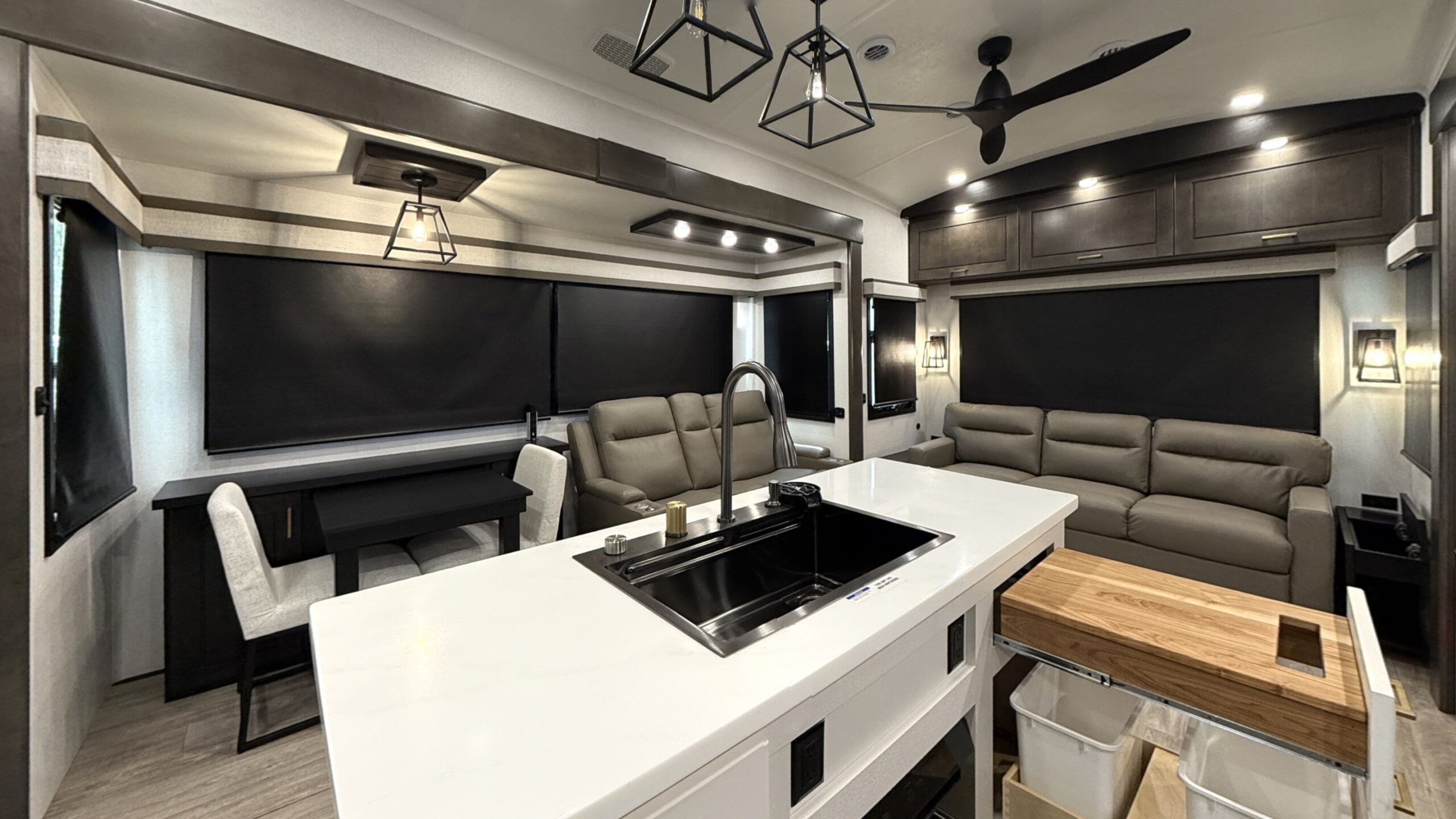 Bighorn Fifth Wheel – 2027 31RL 2027 – Bighorn Virtual Tour