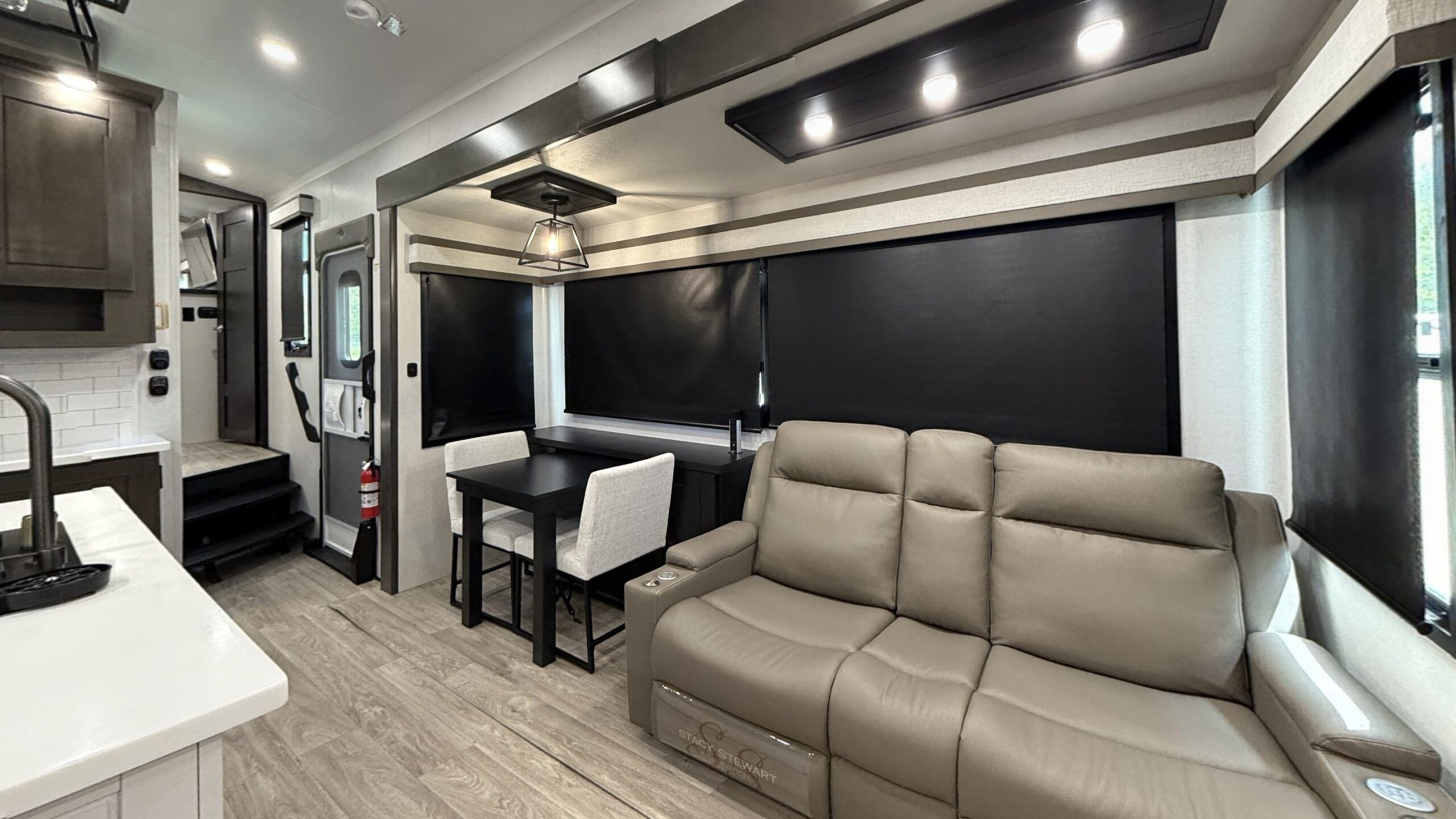 2027 Heartland Bighorn 31RL interior photo 4