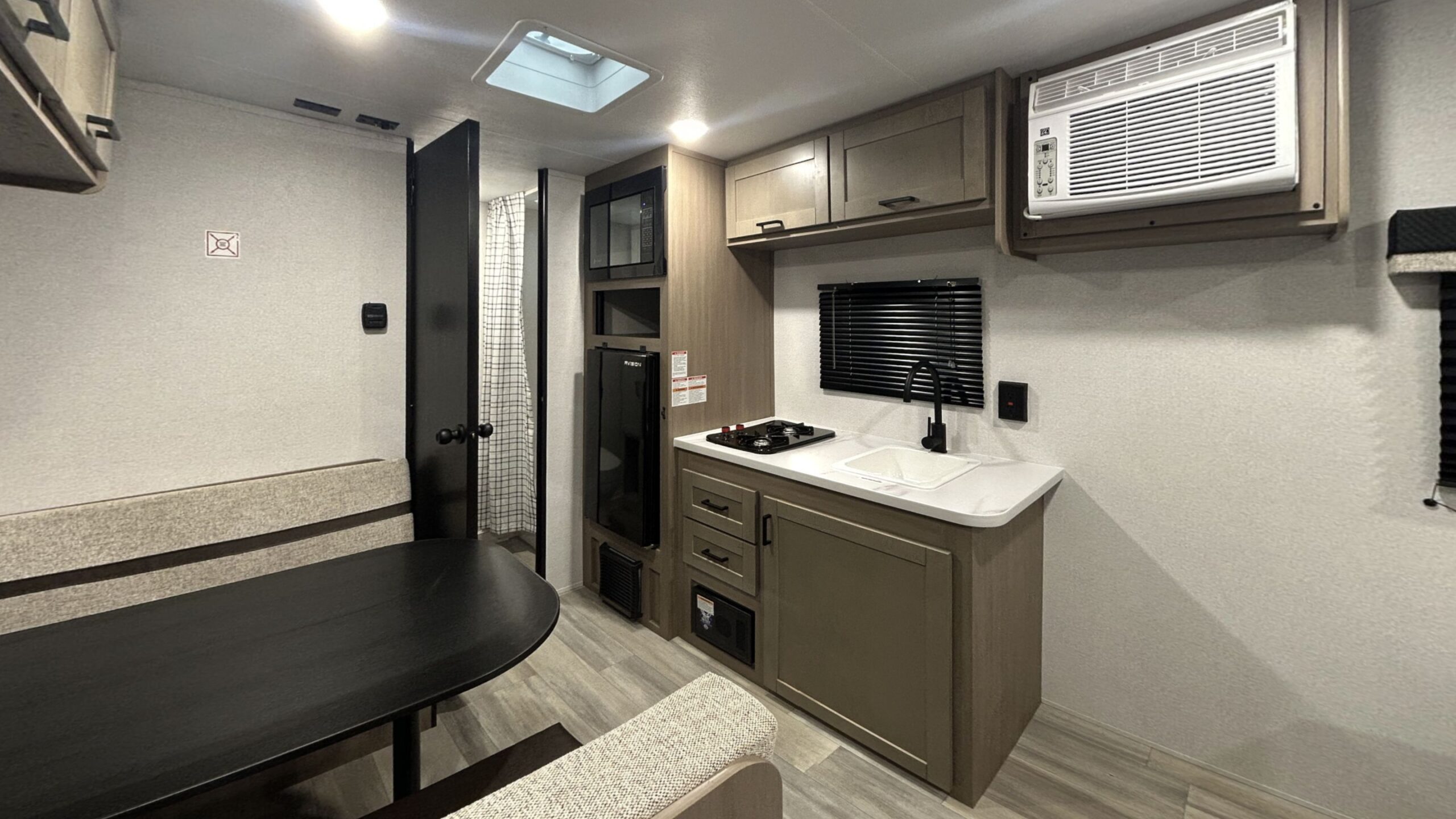 Prowler Travel Trailer 2027 1700RB-2027 – East Virtual Tour