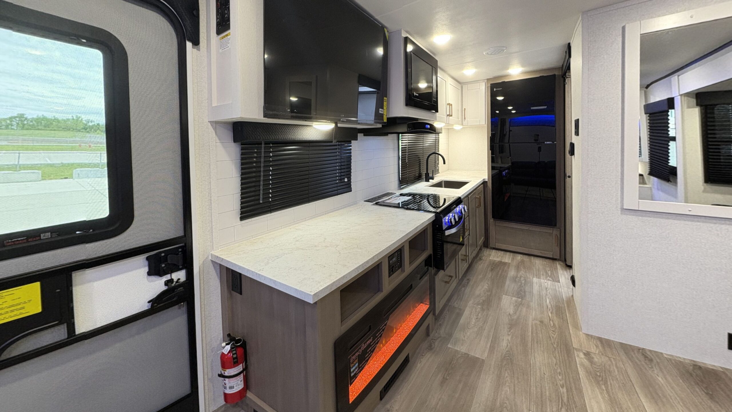 North Trail Ultra-Lite Travel Trailer 2027 190MB – 2027 Virtual Tour