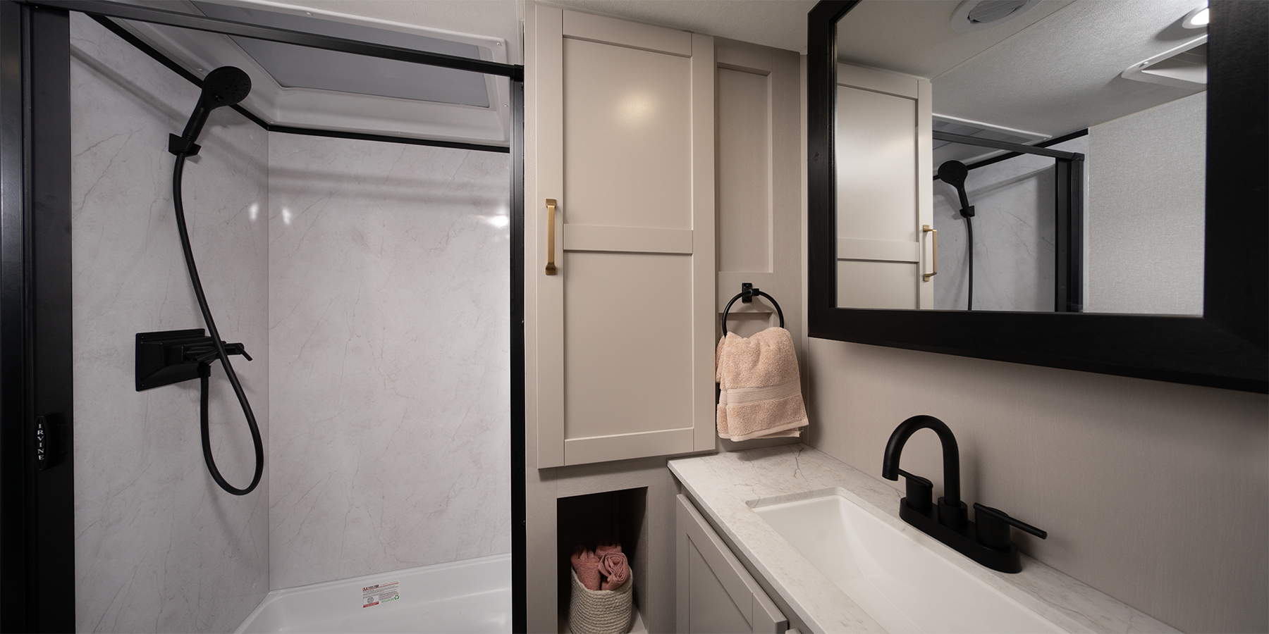 2027 Heartland Sundance 28DB — bath