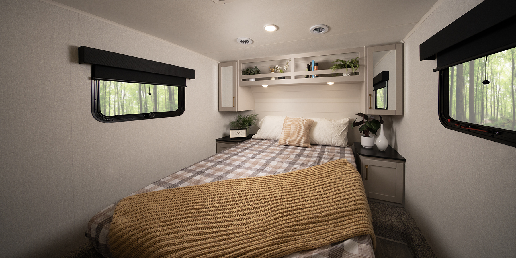 2027 Heartland Sundance 28DB — bed