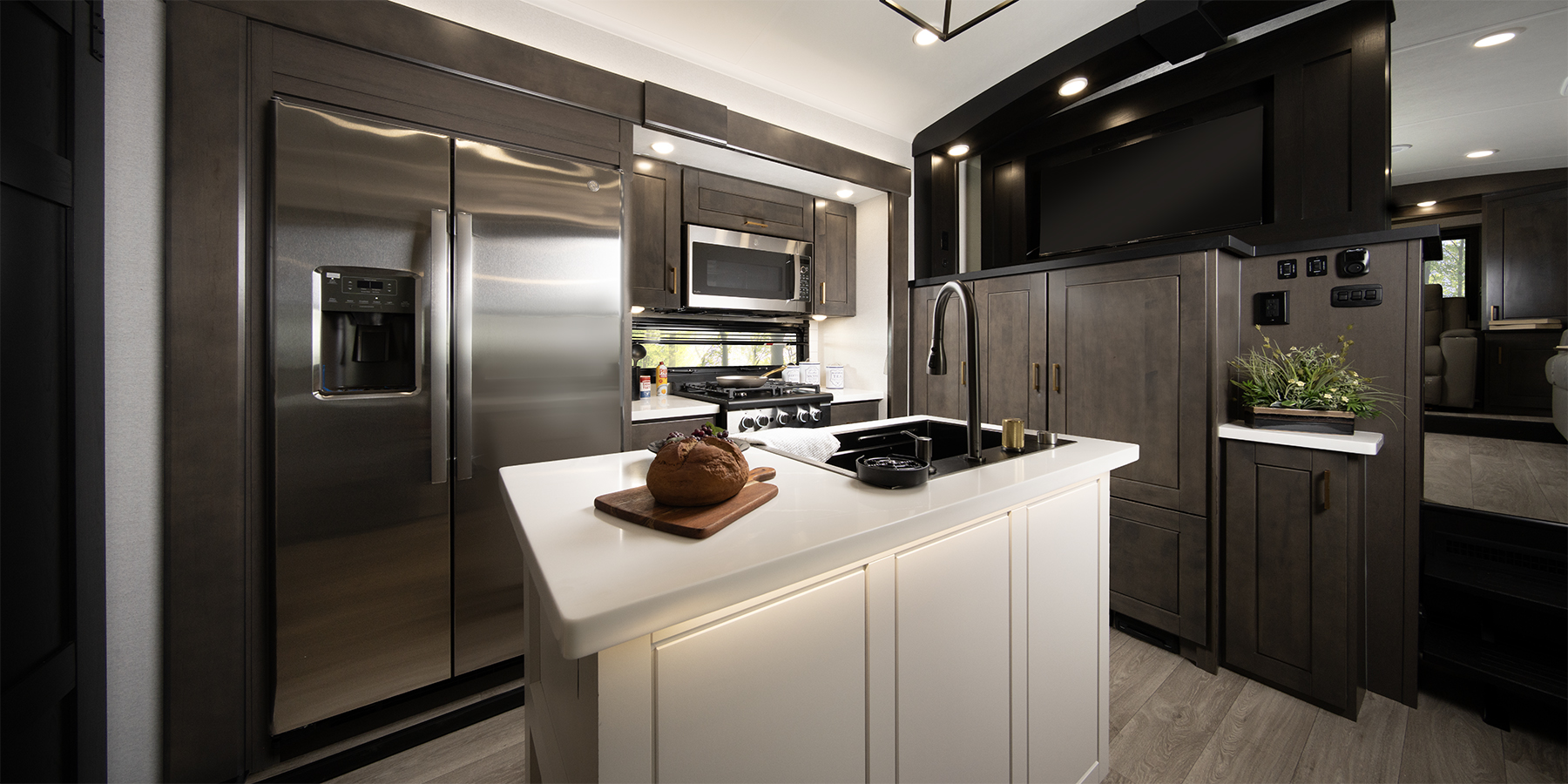 2027 Heartland Bighorn 39FL — kitchen