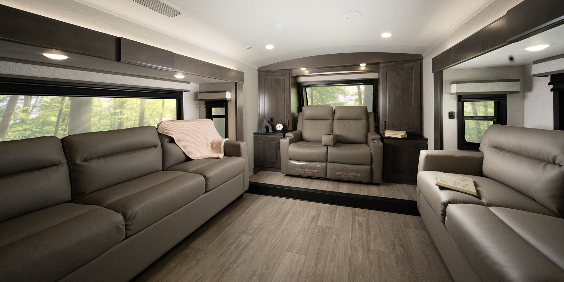 2027 Heartland Bighorn 39FL — living room