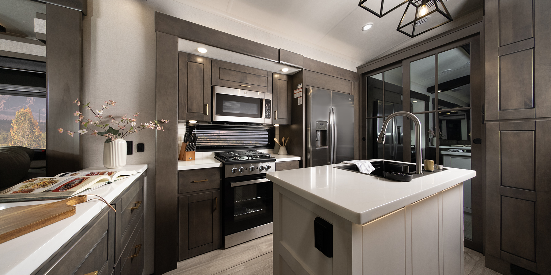 2027 Heartland Bighorn 38RE — kitchen