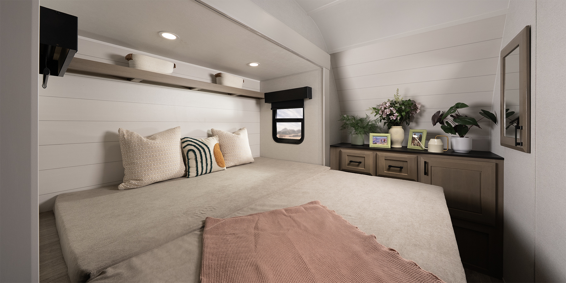 2027 Heartland Cyclone 2214 — bed